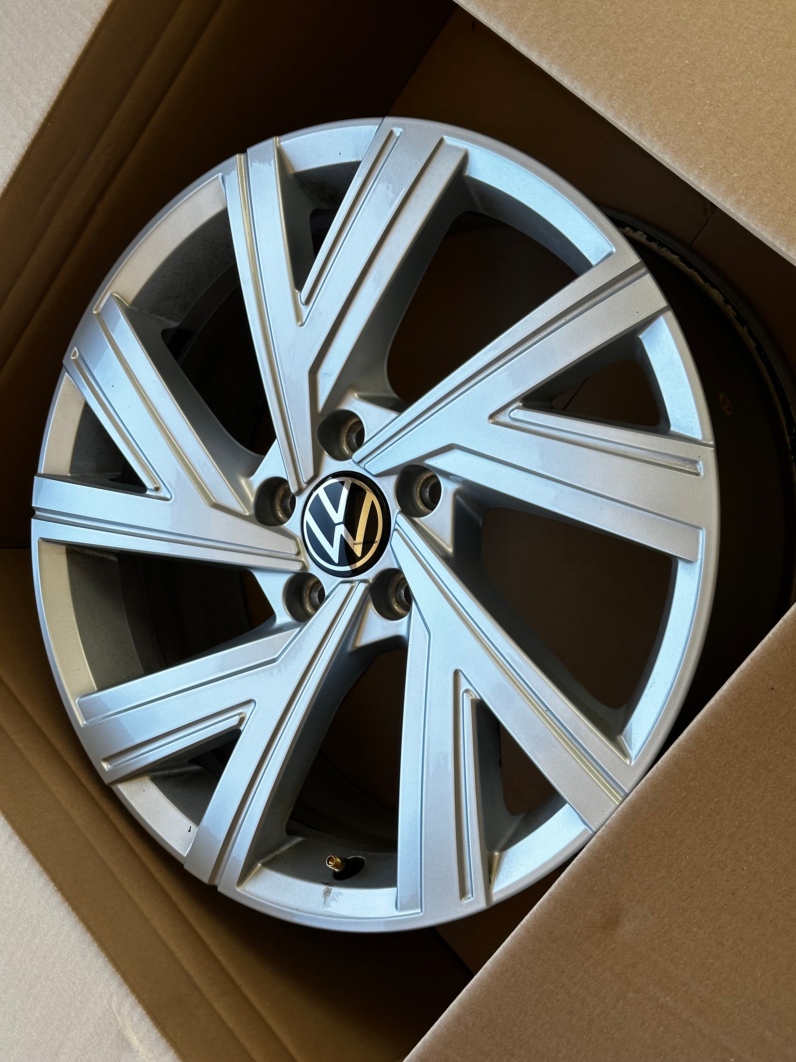 Original VW Alufelge Bergamo 5H0601025AB / M Felge 7,5Jx18 ET51