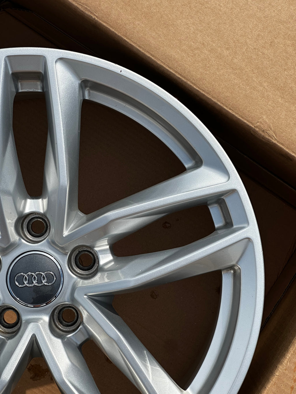 Original Audi A4 B9 Alufelge 8W0601025EB – 8Jx18 ET40