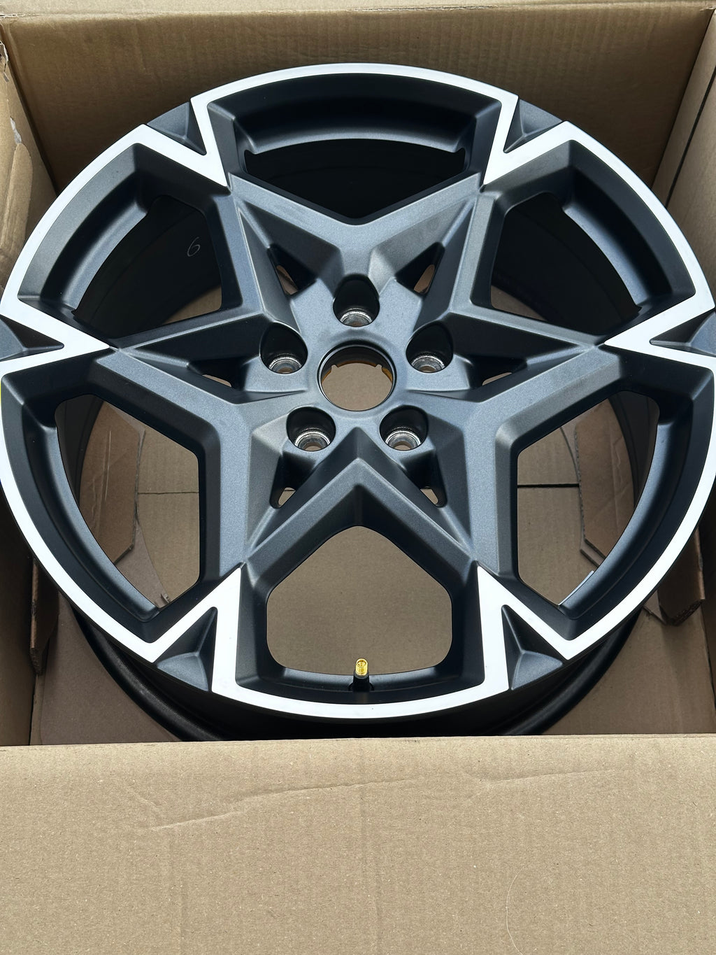 Original Seat Leon Cupra VZ 19 Zoll Alufelge 8Jx19 ET49 5FA601025AE Neuwertig