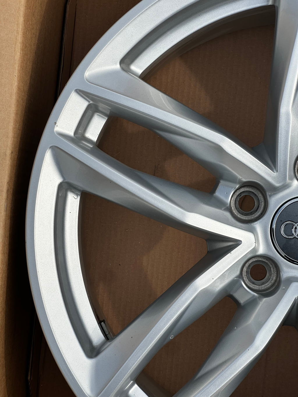 8W0601025EB Audi A4 B9 Alufelge 18 Zoll 8.0" 5x112 40ET Silber