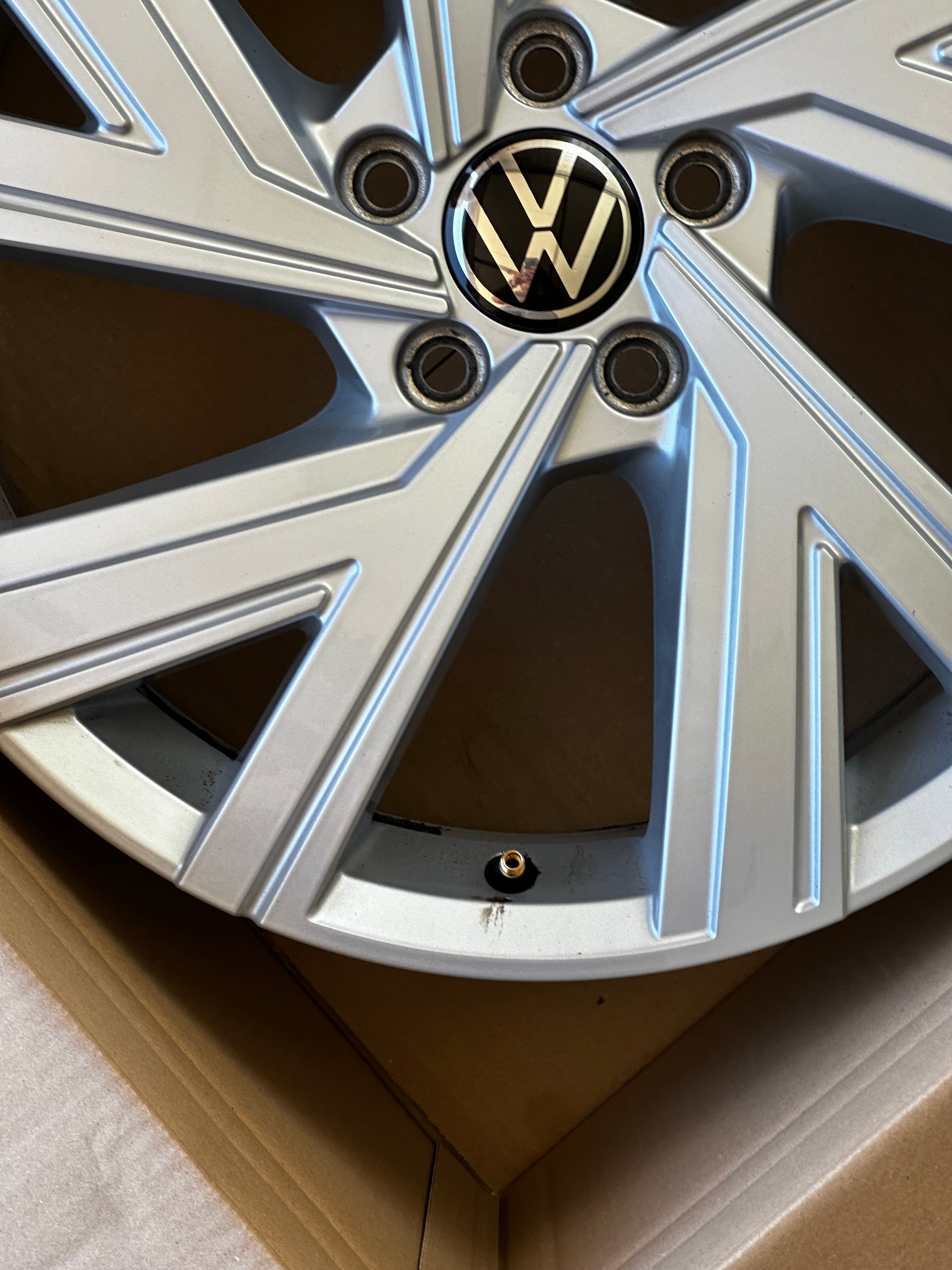 1X Original 5H0601025AB / M VW Alufelge Bergamo Felge 7,5Jx18 ET51