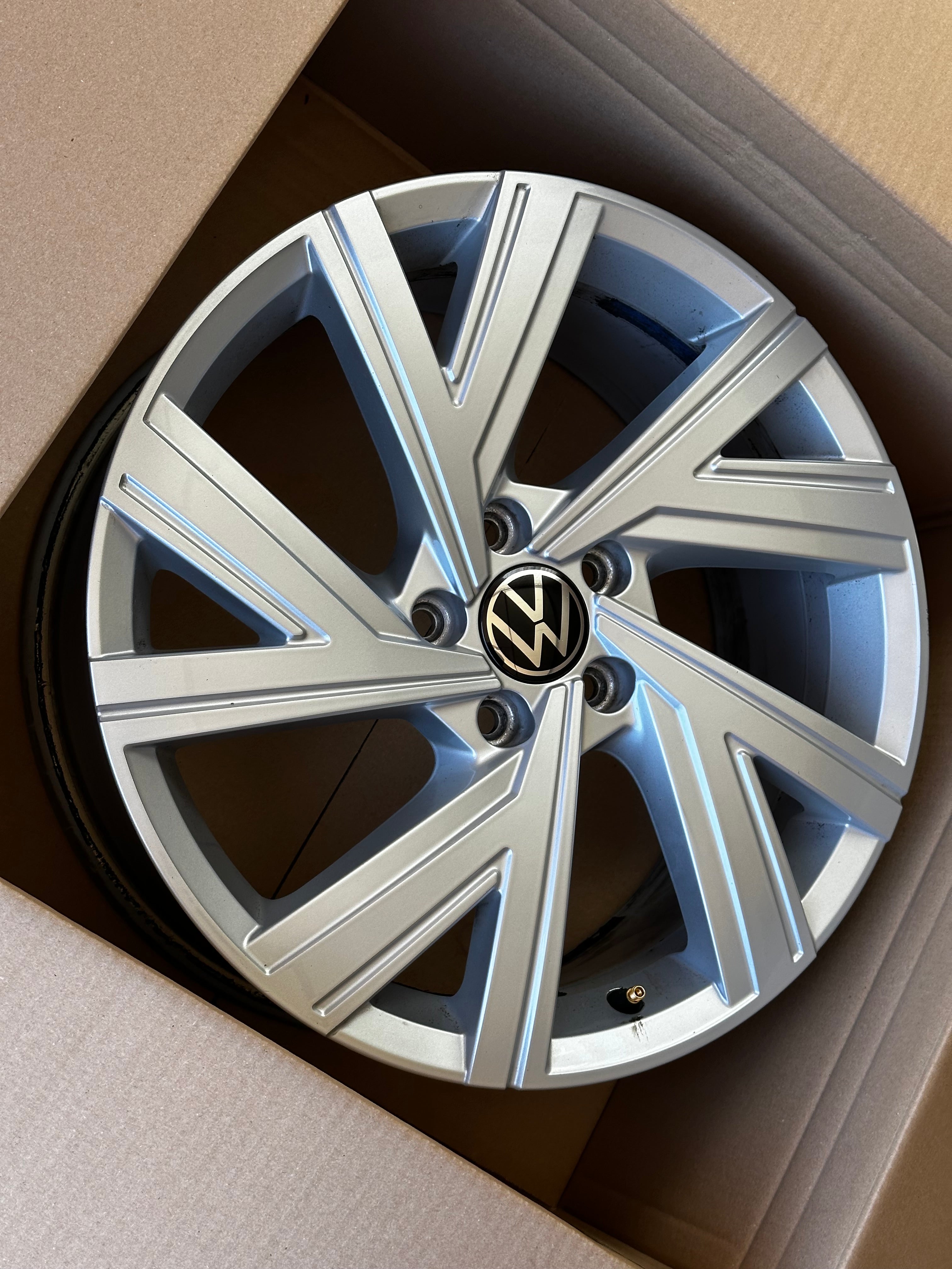 1X Original 5H0601025AB / M VW Alufelge Bergamo Felge 7,5Jx18 ET51