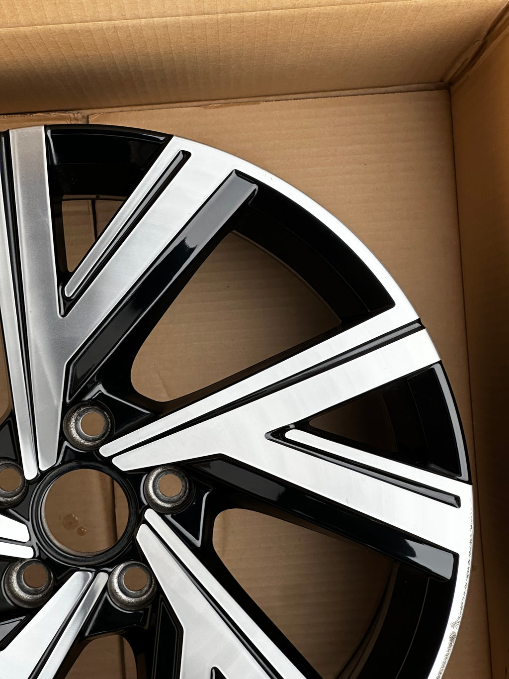 1X VW Golf VIII GTI R 8 Alufelge Bergamo 7,5Jx18 ET51 5H0601025M AB AE