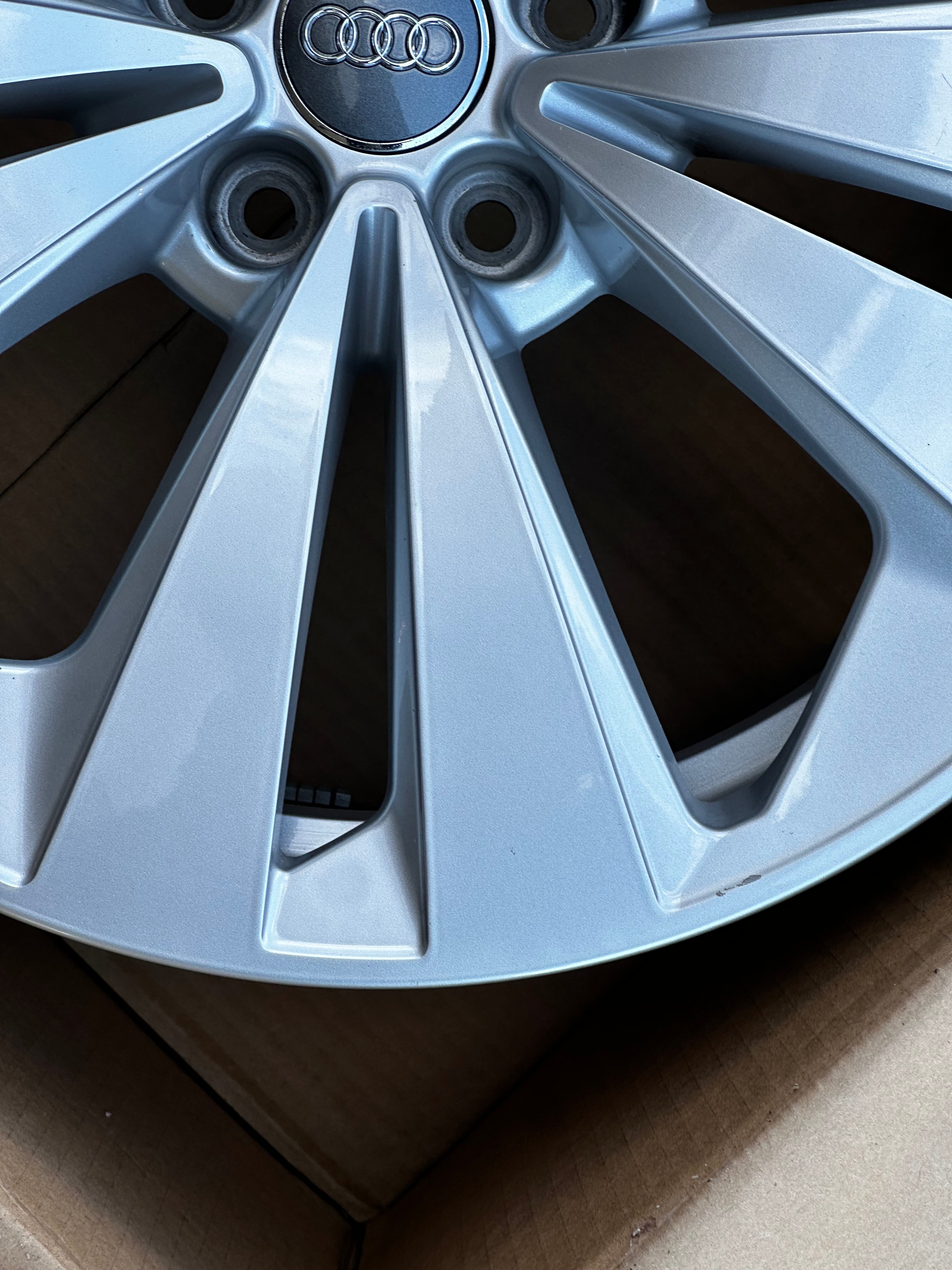 Audi Q8 Felge 4M8 601 025 19 Zoll Original Wheel 1X