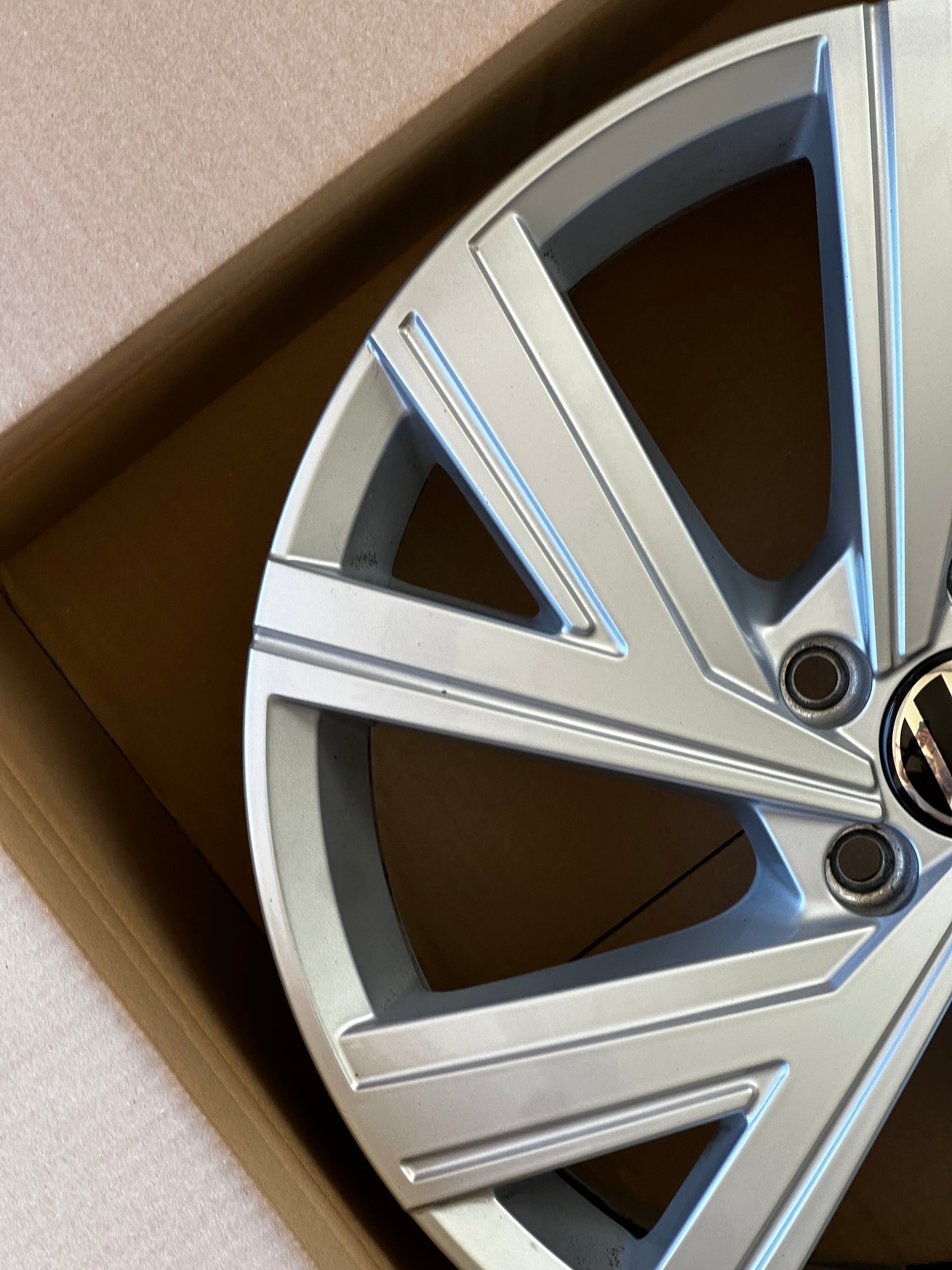 1X Original 5H0601025AB / M VW Alufelge Bergamo Felge 7,5Jx18 ET51