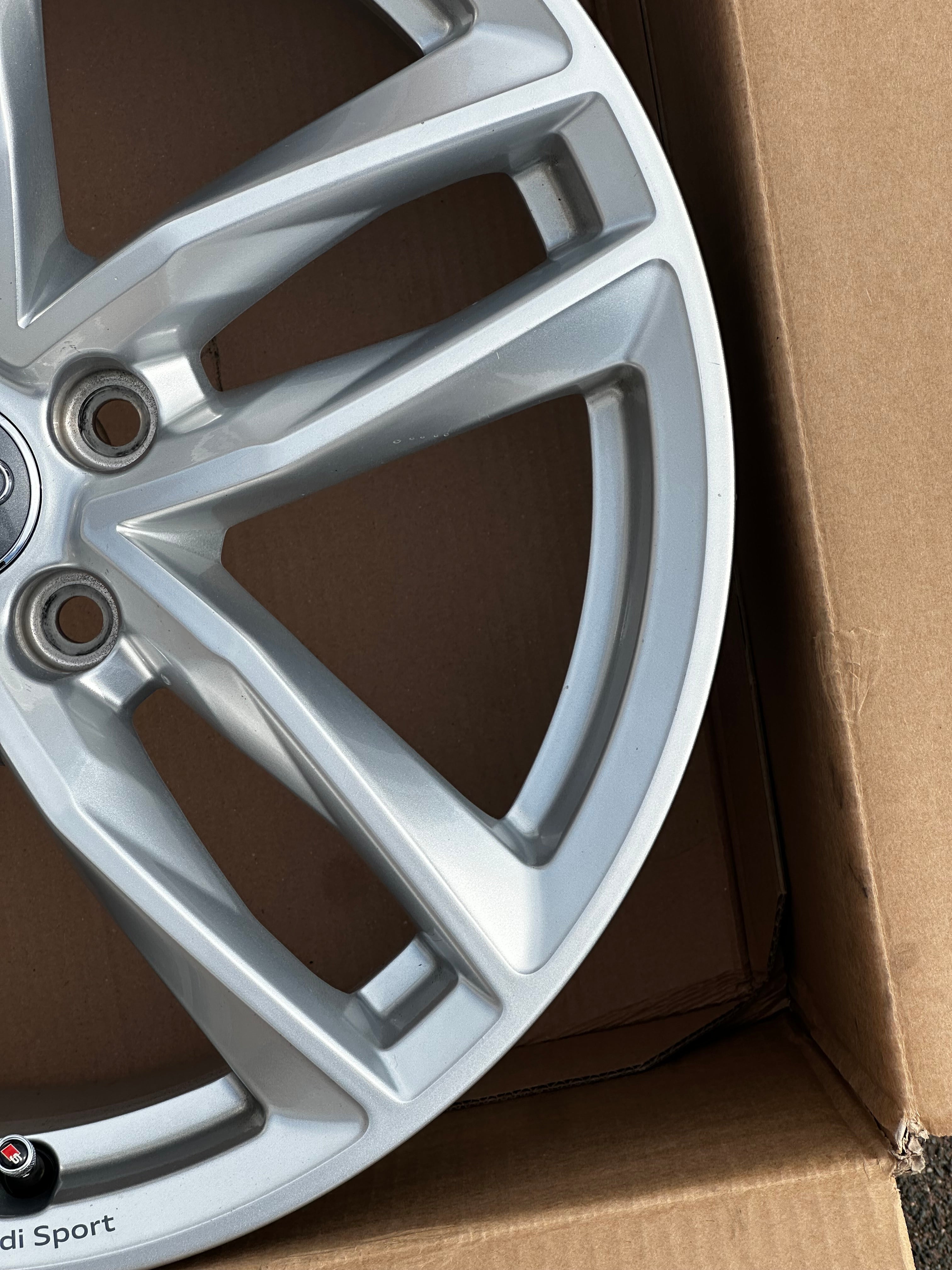 8W0601025EB Audi A4 B9 Alufelge 18 Zoll 8.0" 5x112 40ET Silber
