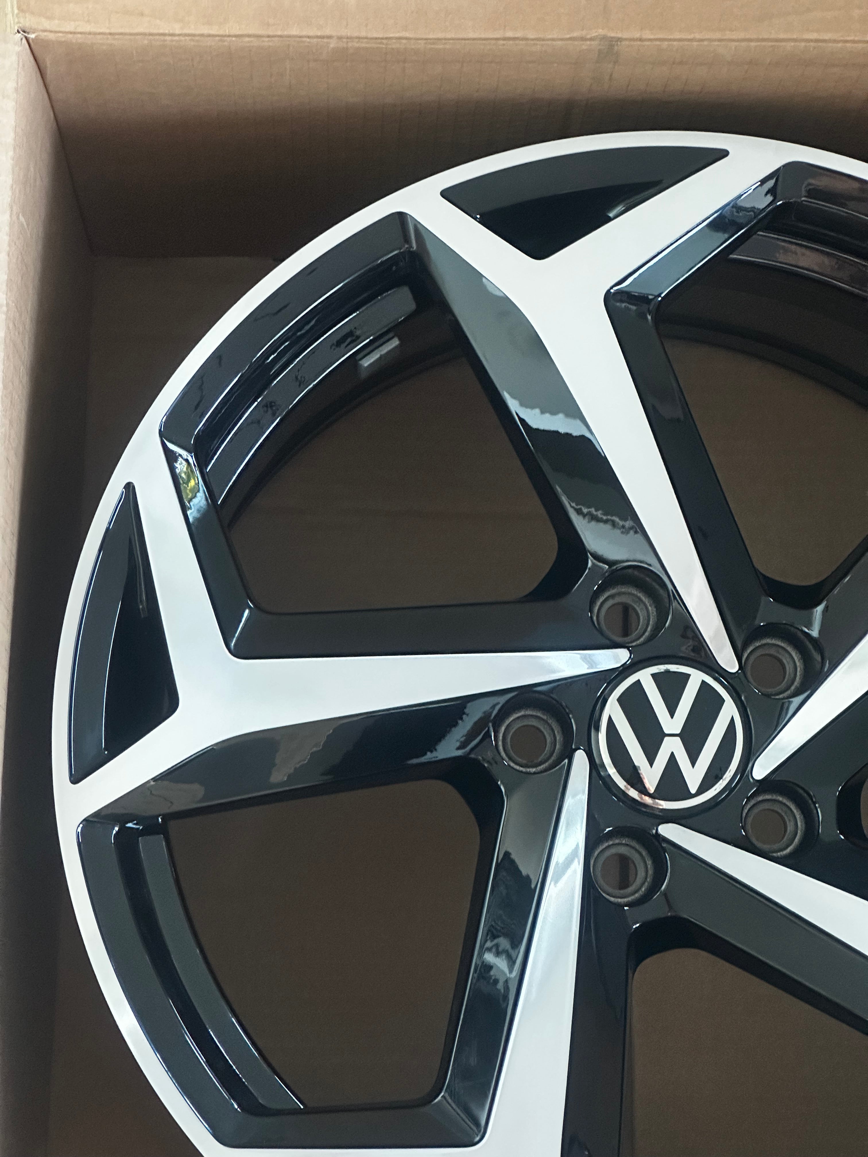 1X VW Passat B8 Bonneville Felge 18 Zoll 3G0601025BG 8Jx18 ET44 Original