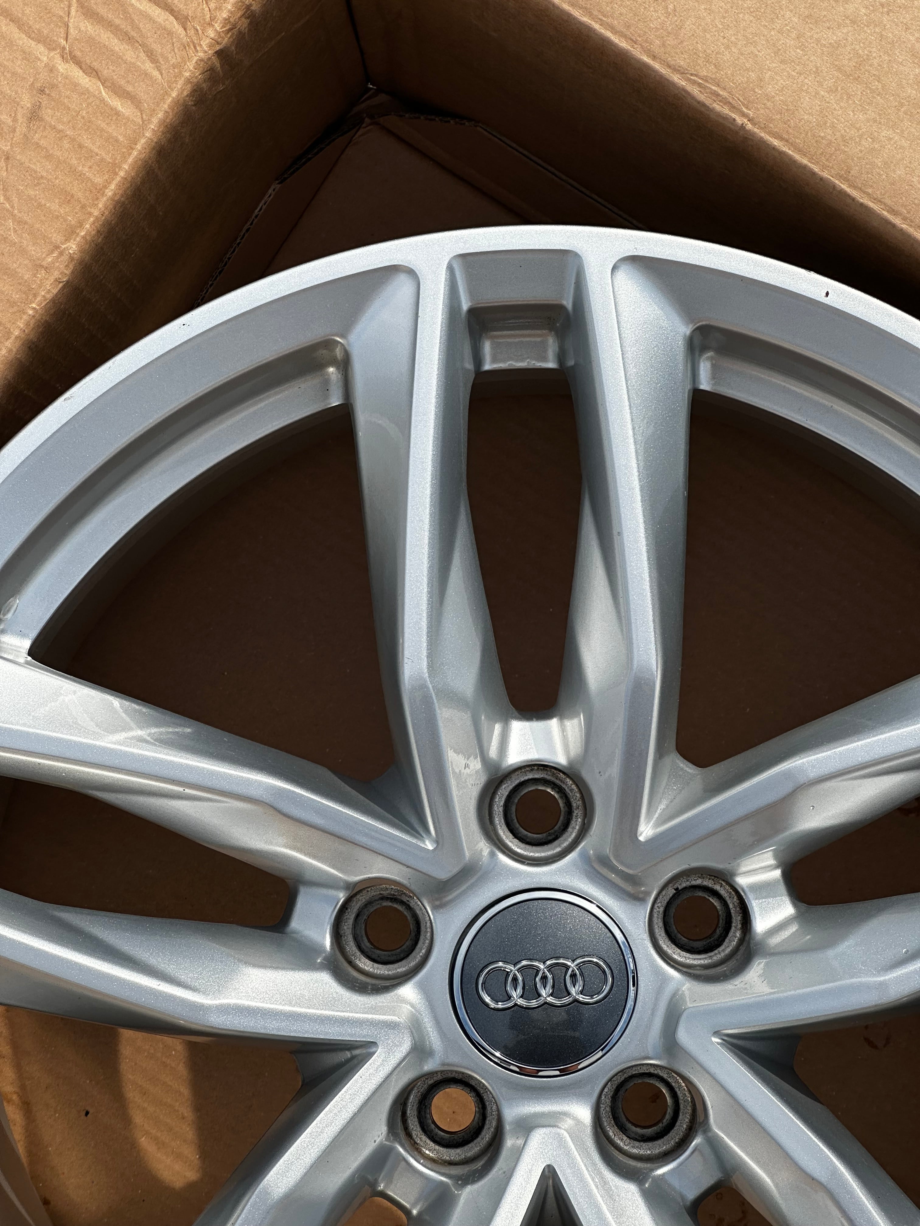 Original Audi A4 B9 Alufelge 8W0601025EB – 8Jx18 ET40
