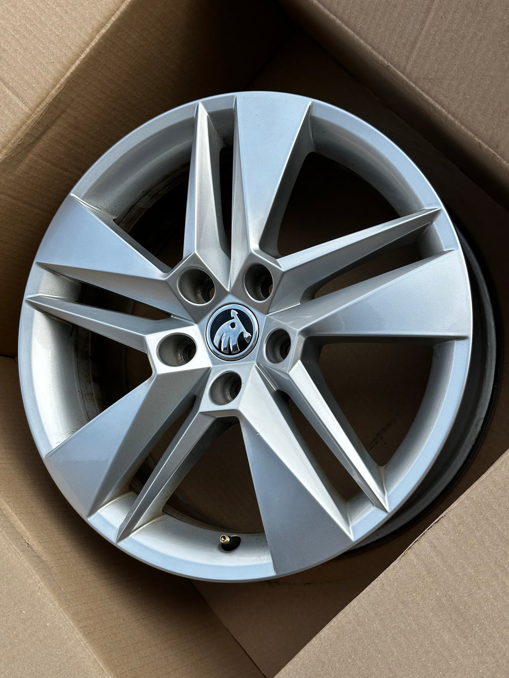 17 Zoll Original Skoda Superb III 3V 3V0601025BH Alufelge 1X