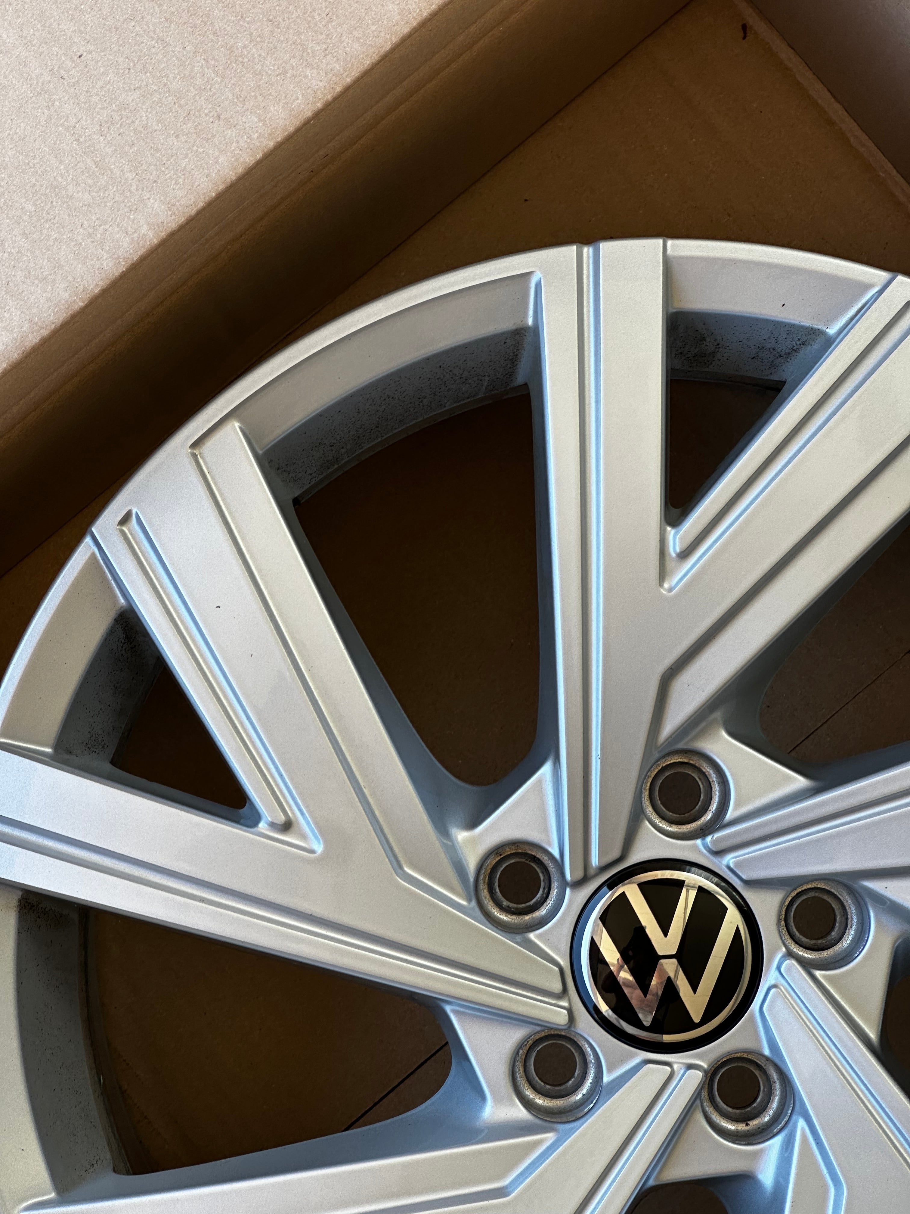 Original VW Alufelge Bergamo 5H0601025AB / M Felge 7,5Jx18 ET51