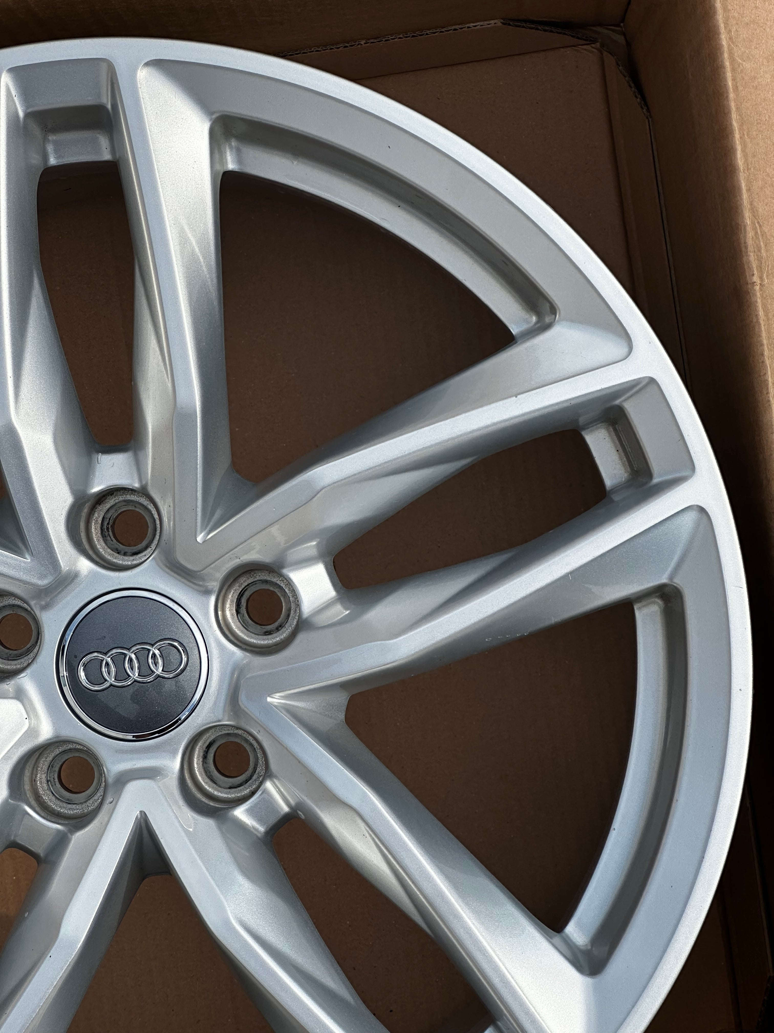 8W0601025EB Audi A4 B9 Alufelge 18 Zoll 8.0" 5x112 40ET Silber