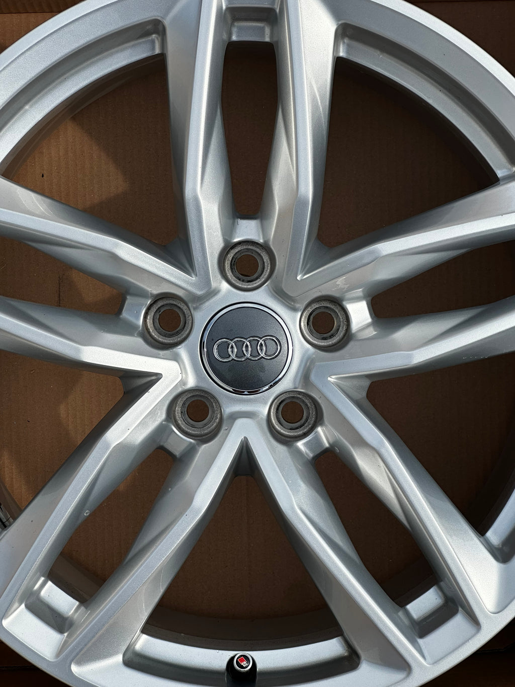 8W0601025EB Audi A4 B9 Alufelge 18 Zoll 8.0" 5x112 40ET Silber