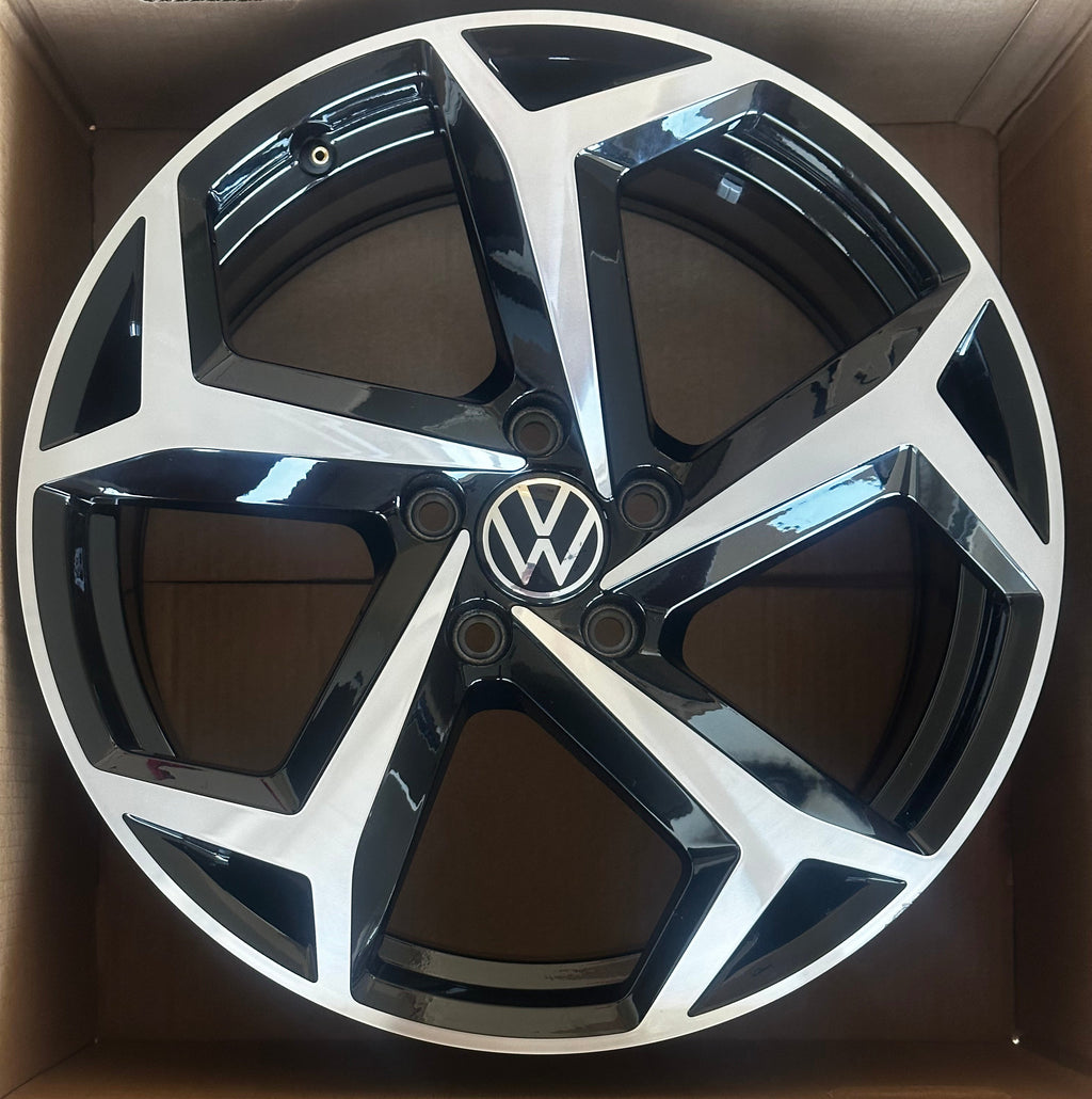 1X VW Passat B8 Bonneville Felge 18 Zoll 3G0601025BG 8Jx18 ET44 Original
