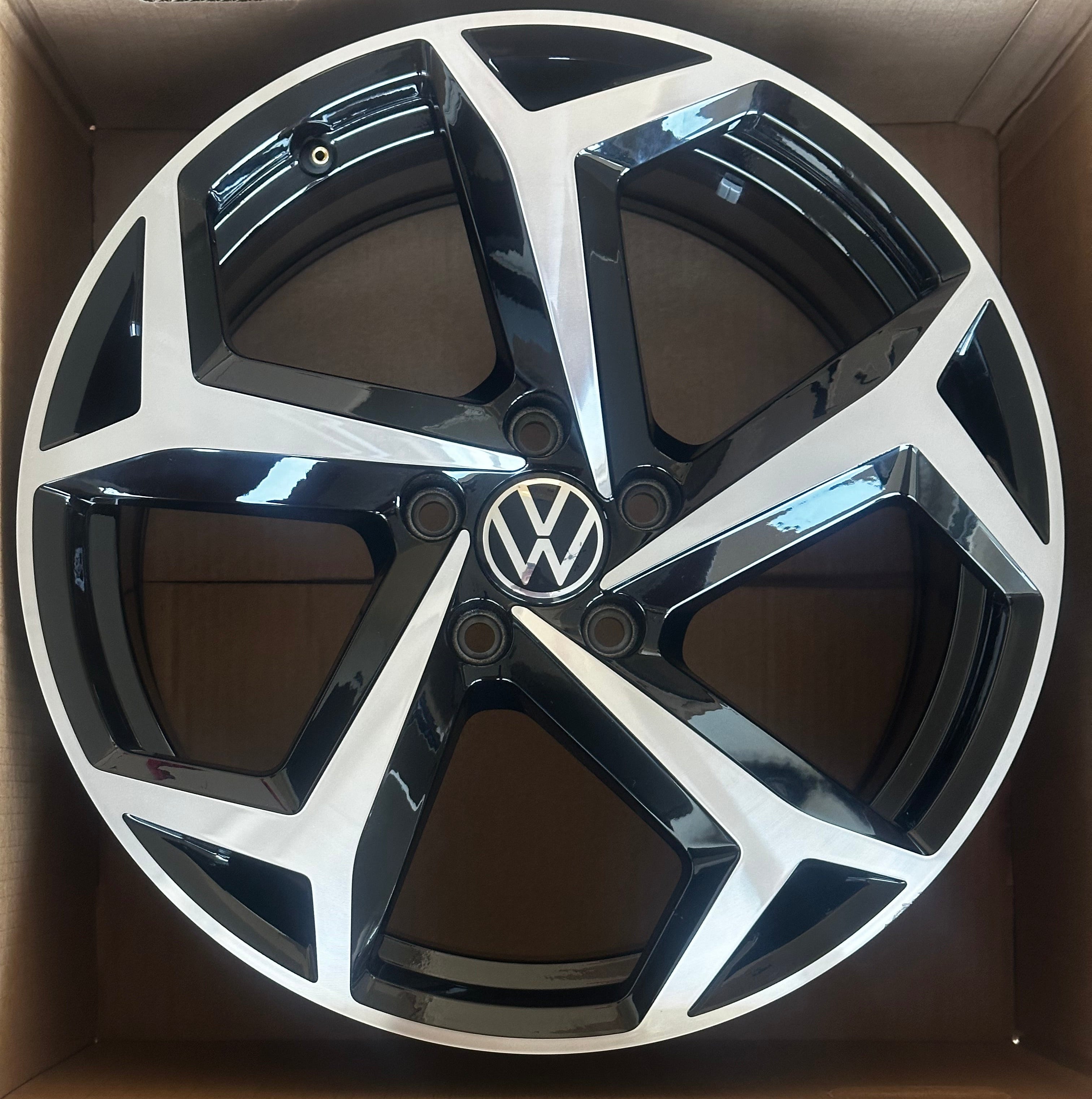 1X VW Passat B8 Bonneville Felge 18 Zoll 3G0601025BG 8Jx18 ET44 Original