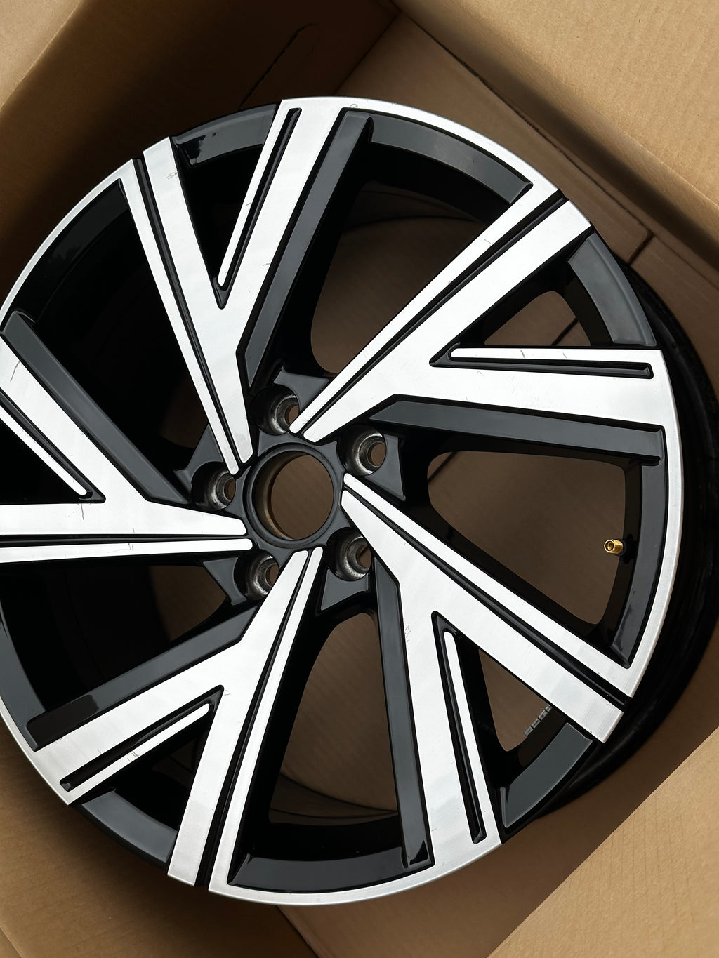 VW Golf VIII GTI R 8 Alufelge Bergamo 7,5Jx18 ET51 5H0601025M AB AE