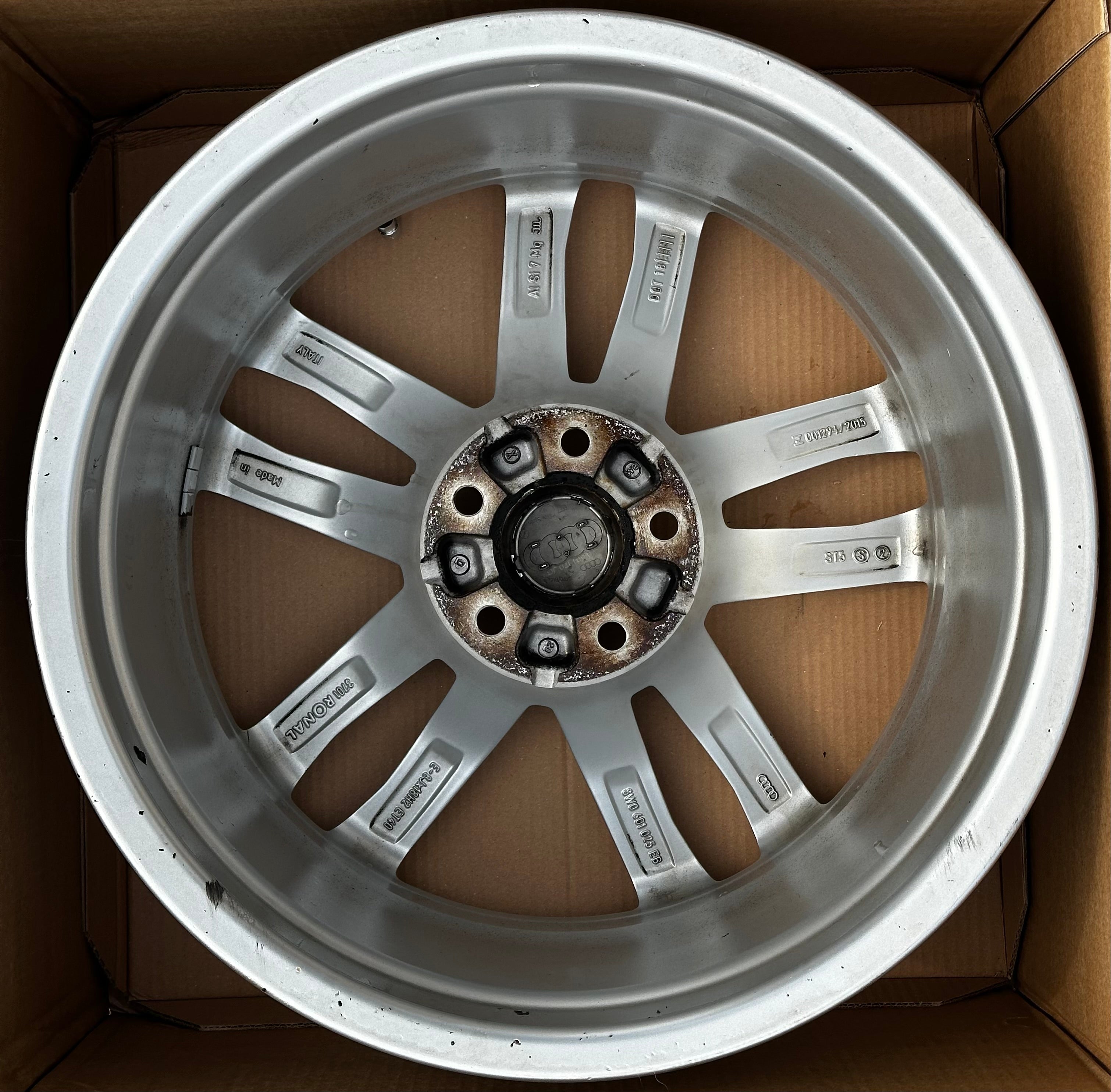 8W0601025EB Audi A4 B9 Alufelge 18 Zoll 8.0" 5x112 40ET Silber