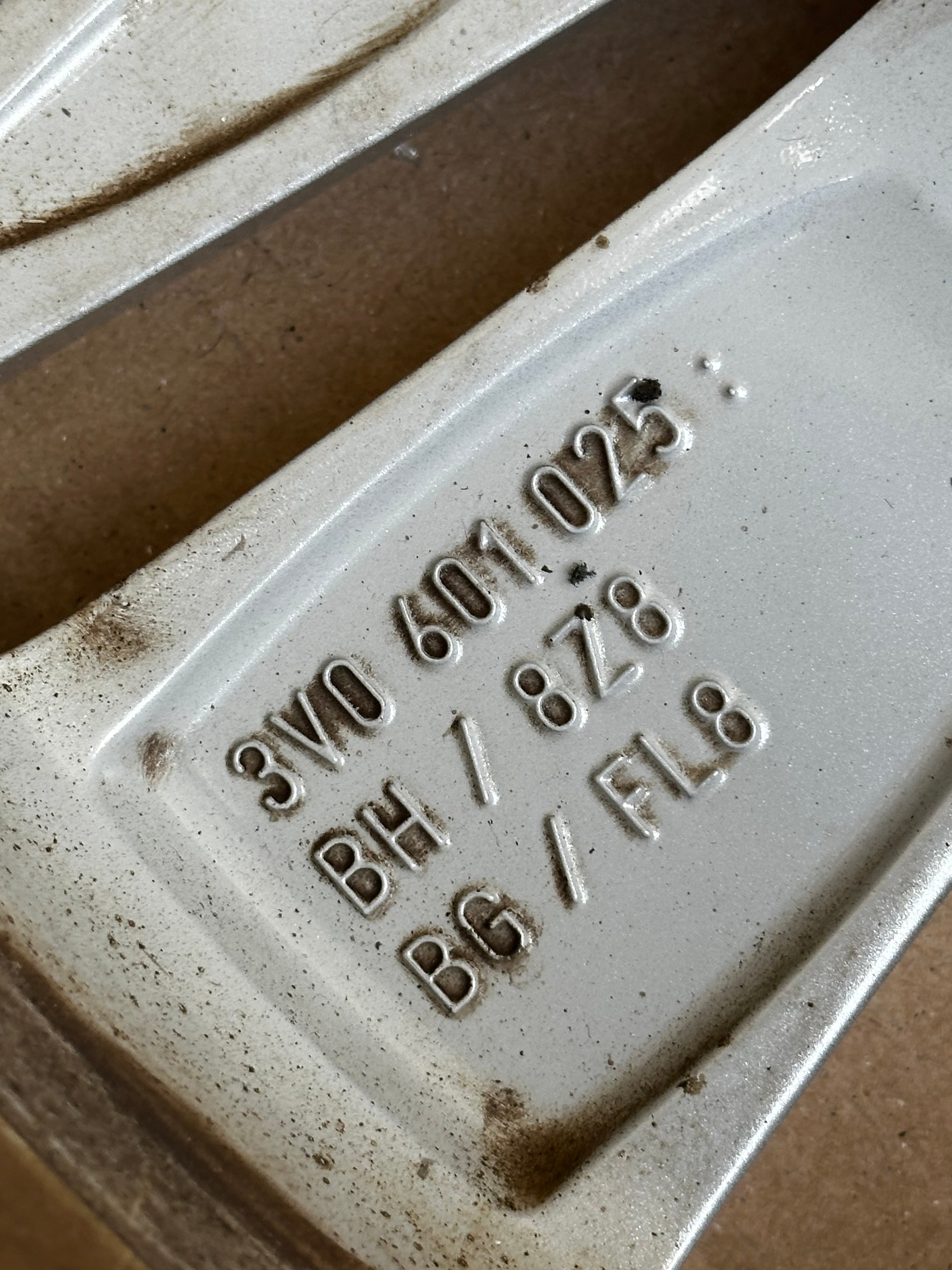 17 Zoll Original Skoda Superb III 3V 3V0601025BH Alufelge 1X