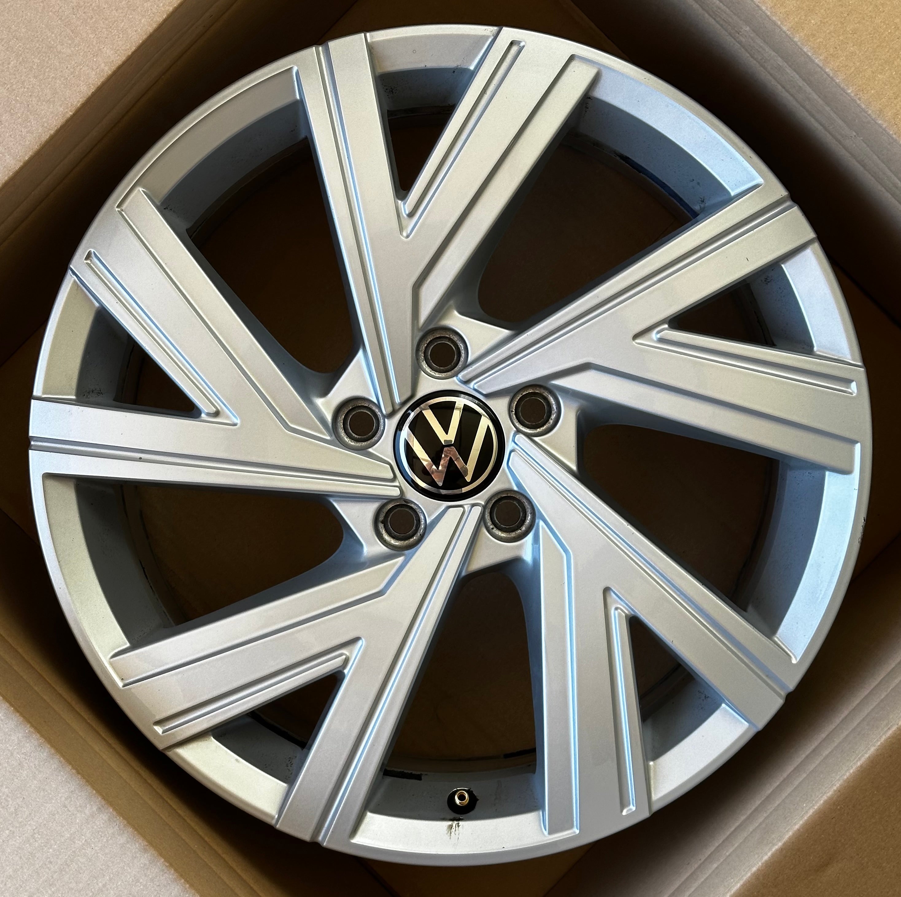 1X Original 5H0601025AB / M VW Alufelge Bergamo Felge 7,5Jx18 ET51