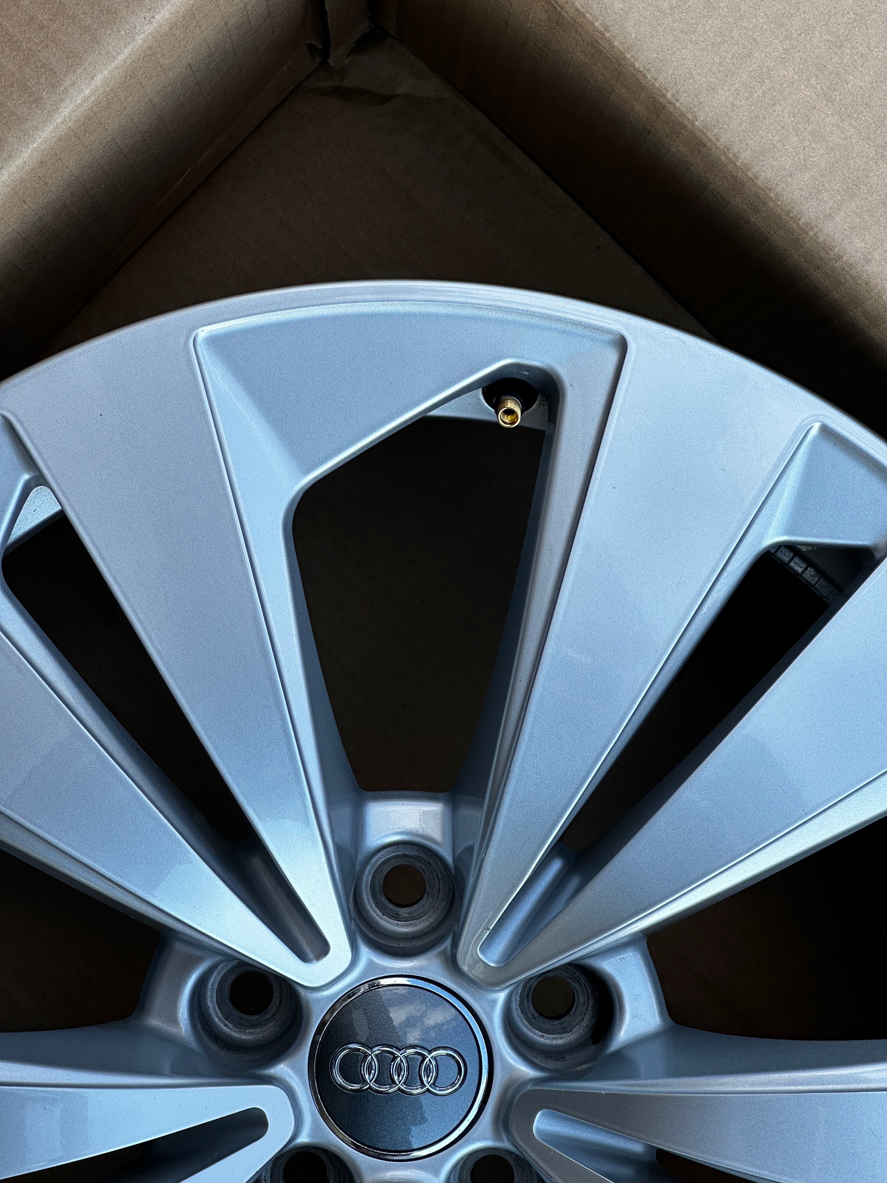 Audi Q8 Felge 4M8 601 025 19 Zoll Original Wheel 1X