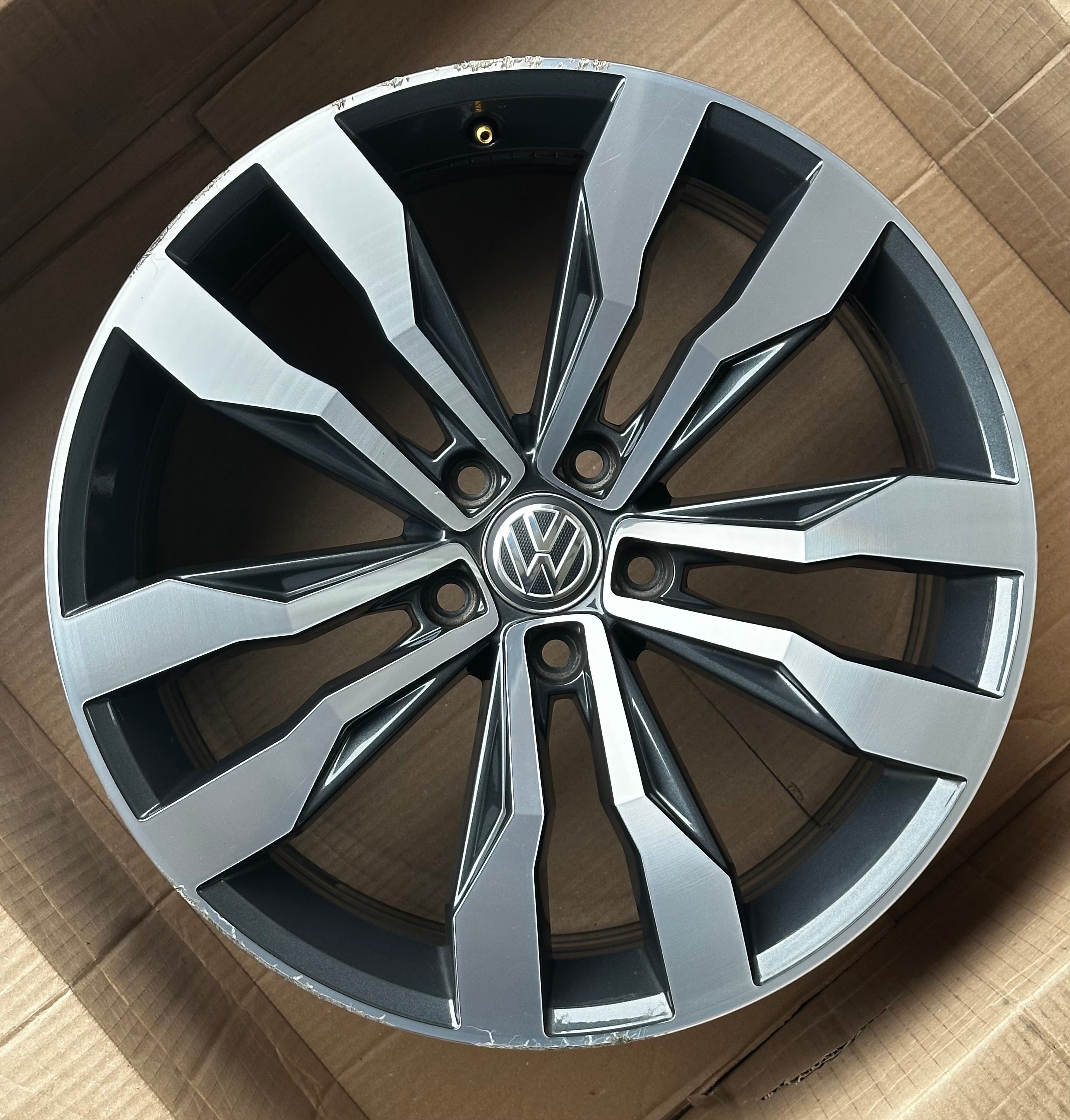 2GA601025F 19 ZOLL Original Suzuka Wheel VW TRoc 8Jx19 ET47