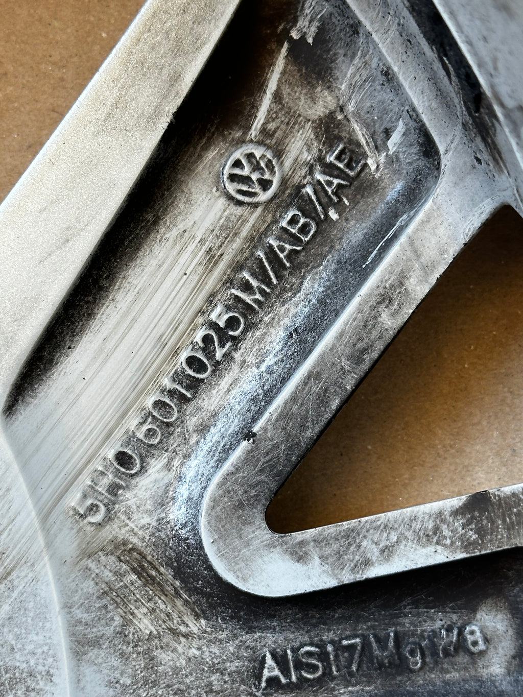 Original VW Alufelge Bergamo 5H0601025AB / M Felge 7,5Jx18 ET51