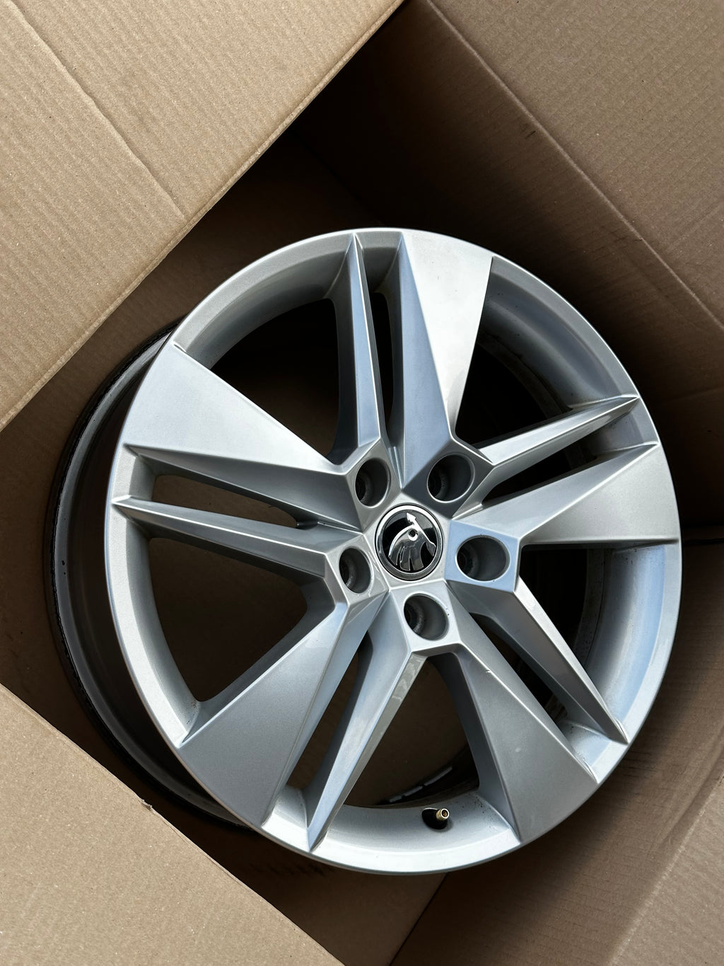 17 Zoll Original Skoda Superb III 3V 3V0601025BH Alufelge 1X