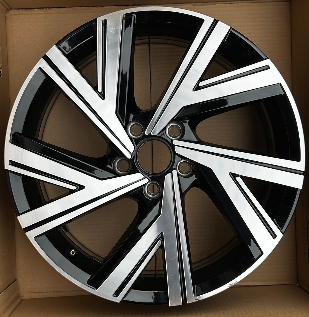1X VW Golf VIII GTI R 8 Alufelge Bergamo 7,5Jx18 ET51 5H0601025M AB AE