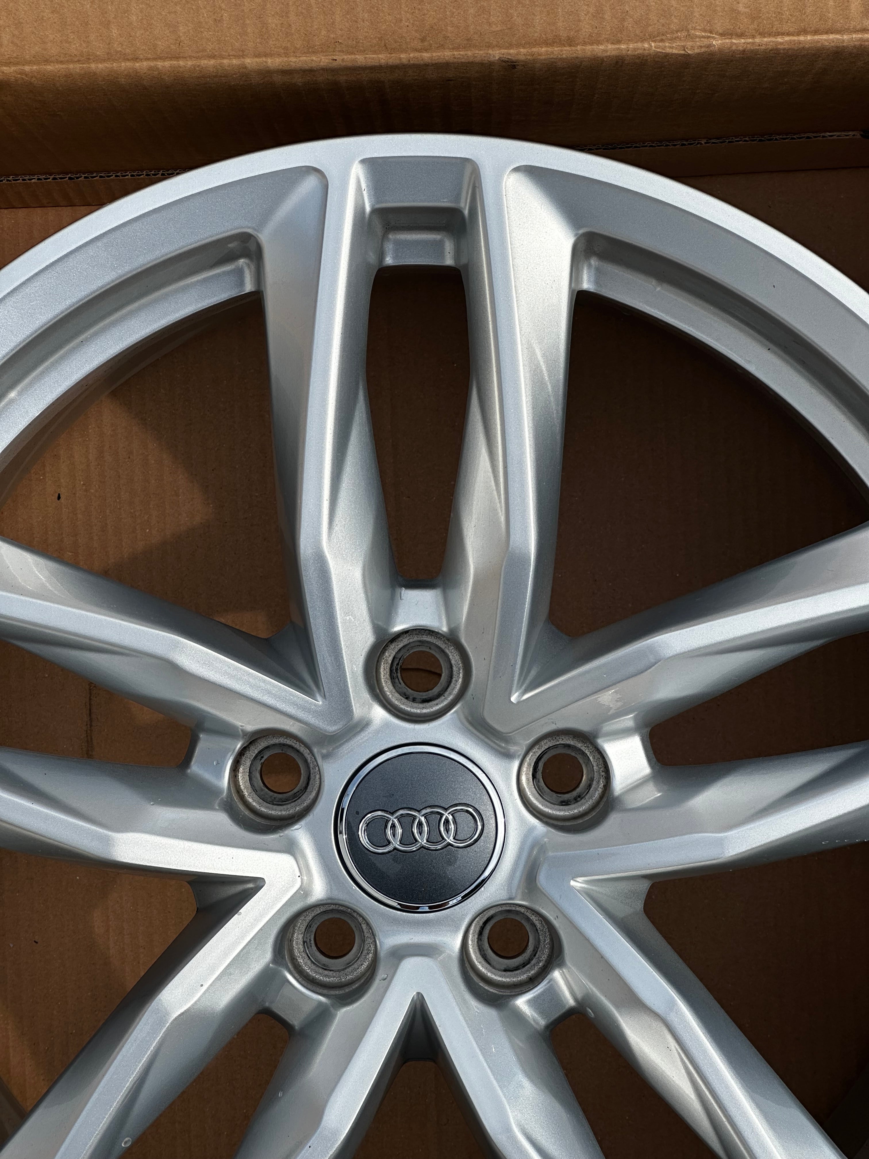 8W0601025EB Audi A4 B9 Alufelge 18 Zoll 8.0" 5x112 40ET Silber