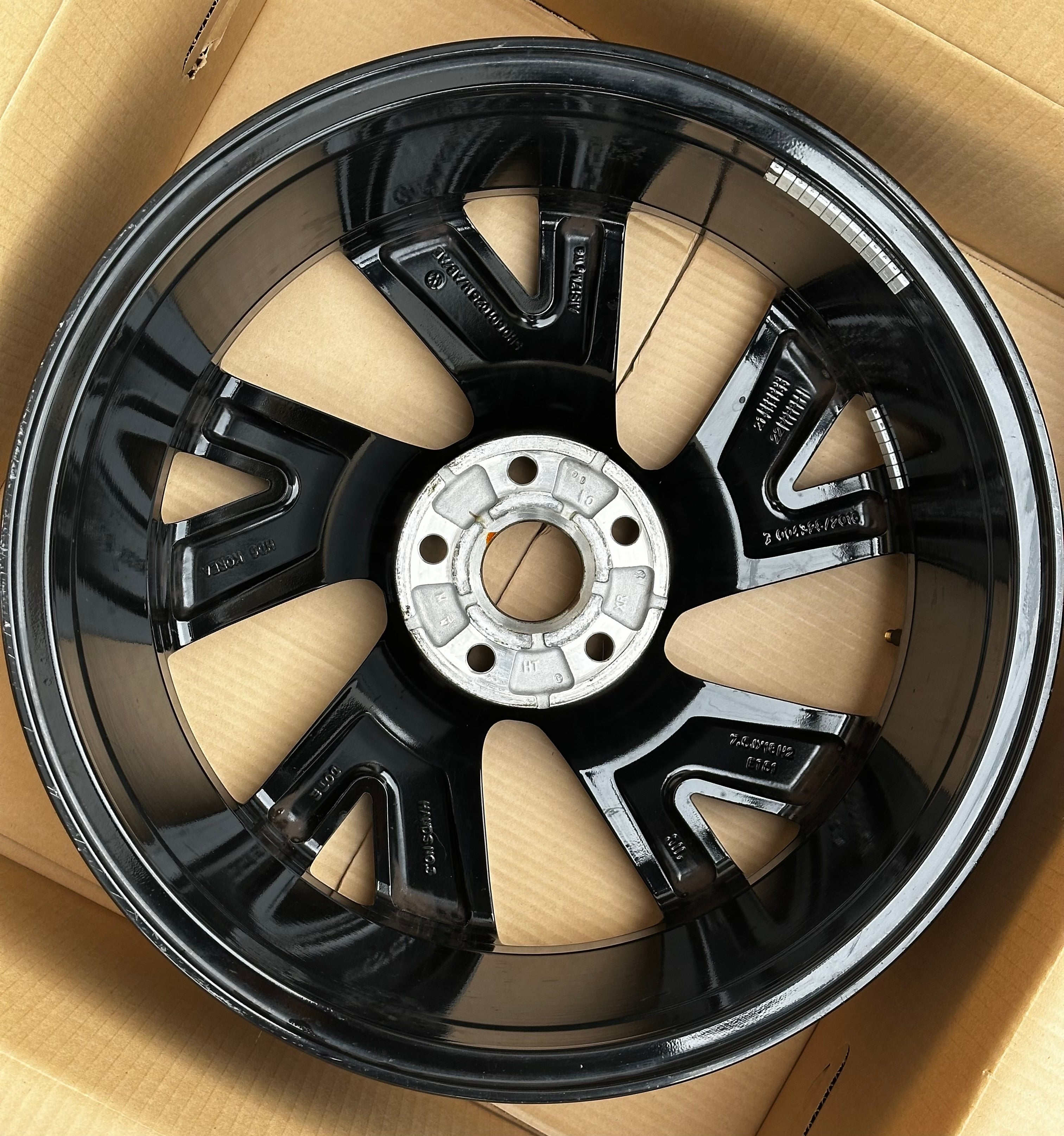 VW Golf VIII GTI R 8 Alufelge Bergamo 7,5Jx18 ET51 5H0601025M AB AE