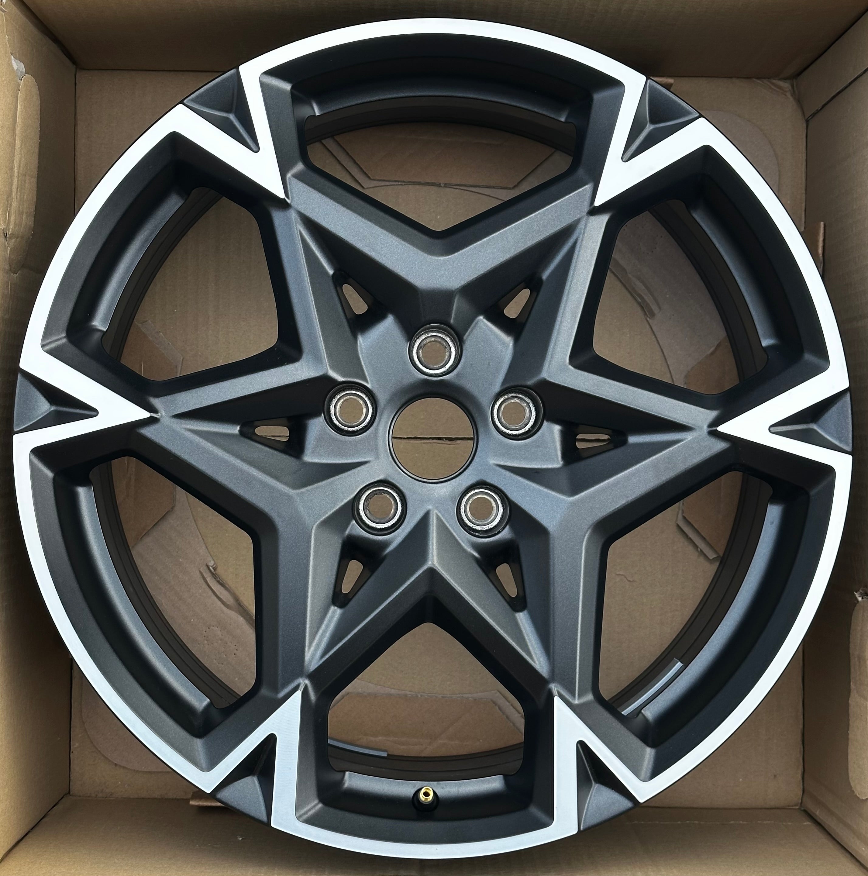 Original Seat Leon Cupra VZ 19 Zoll Alufelge 8Jx19 ET49 5FA601025AE Neuwertig