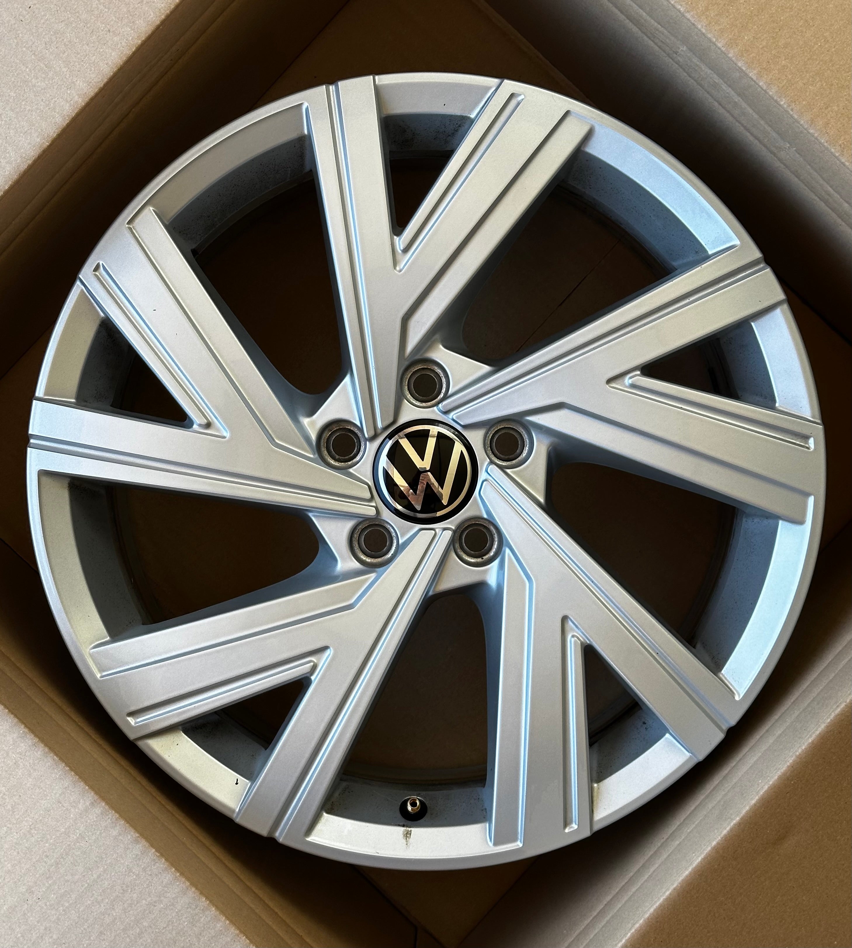 Original VW Alufelge Bergamo 5H0601025AB / M Felge 7,5Jx18 ET51