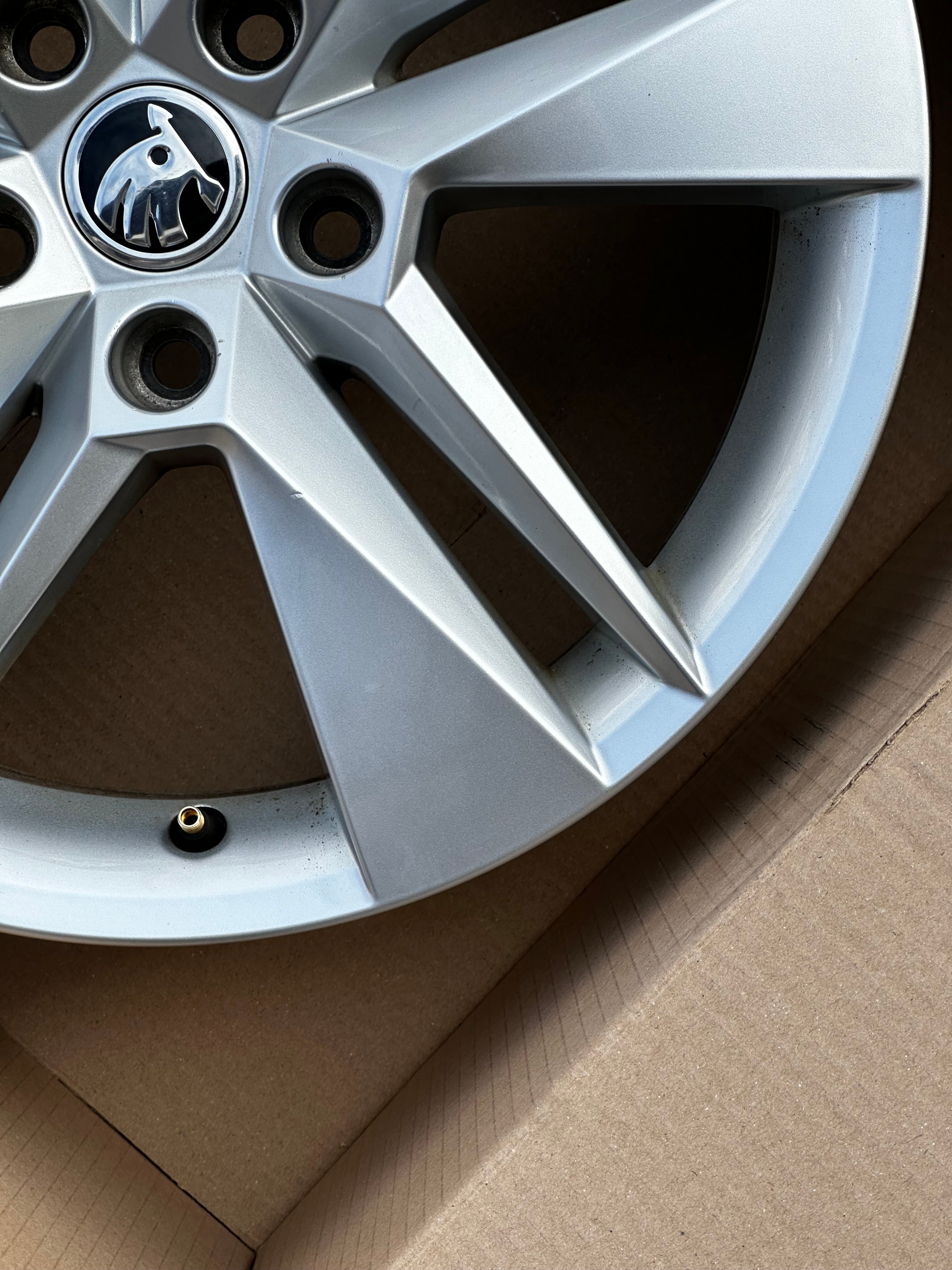 17 Zoll Original Skoda Superb III 3V 3V0601025BH Alufelge 1X