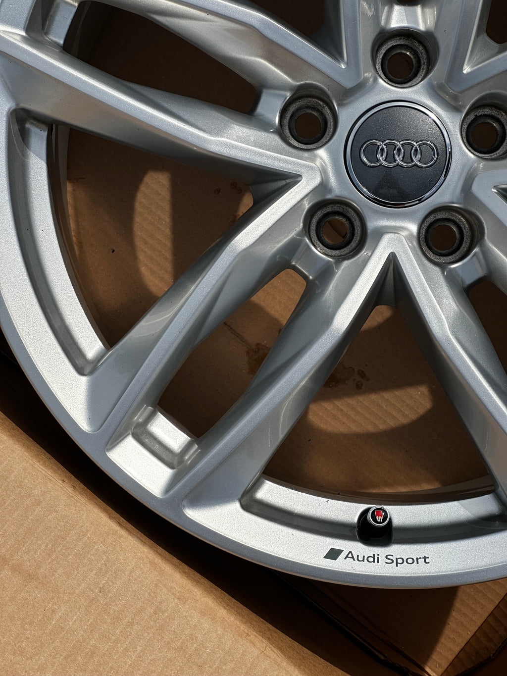 Original Audi A4 B9 Alufelge 8W0601025EB – 8Jx18 ET40