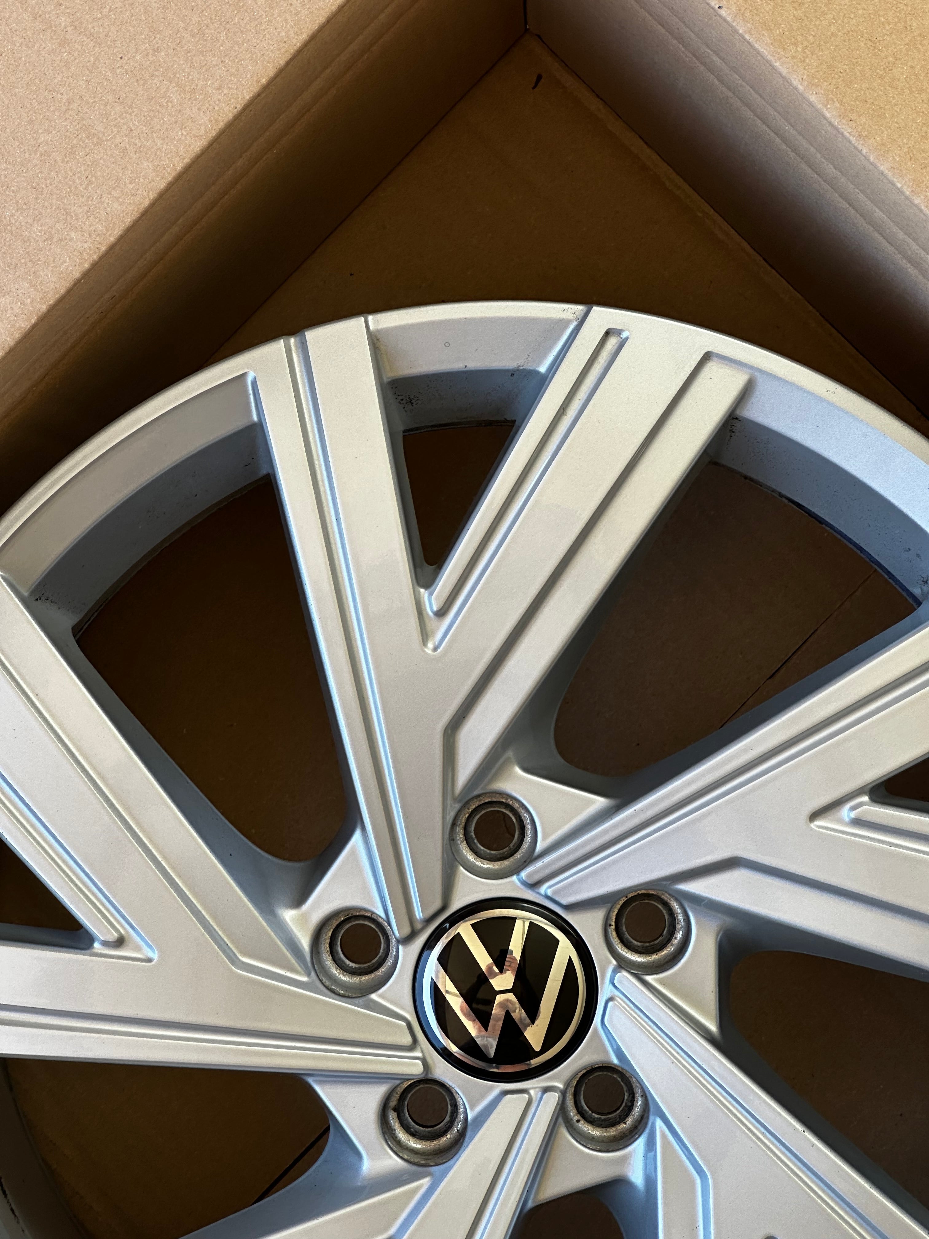 1X Original 5H0601025AB / M VW Alufelge Bergamo Felge 7,5Jx18 ET51