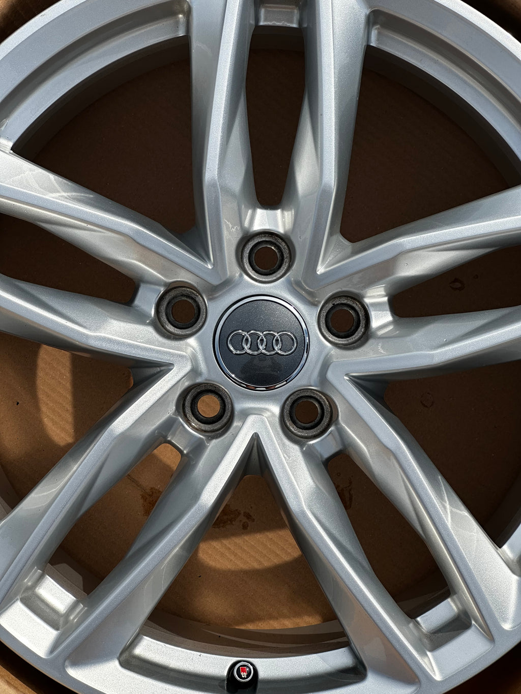 Original Audi A4 B9 Alufelge 8W0601025EB – 8Jx18 ET40