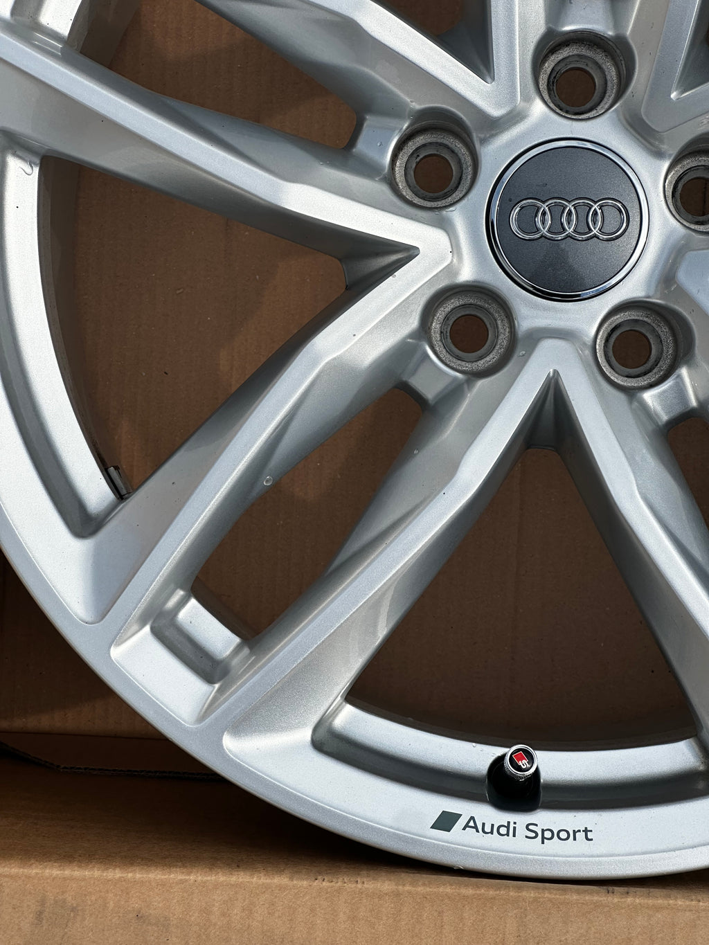 8W0601025EB Audi A4 B9 Alufelge 18 Zoll 8.0" 5x112 40ET Silber
