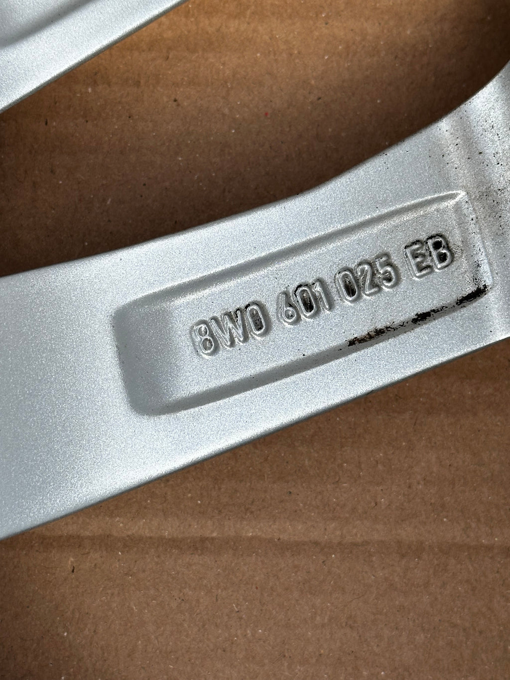 Original Audi A4 B9 Alufelge 8W0601025EB – 8Jx18 ET40
