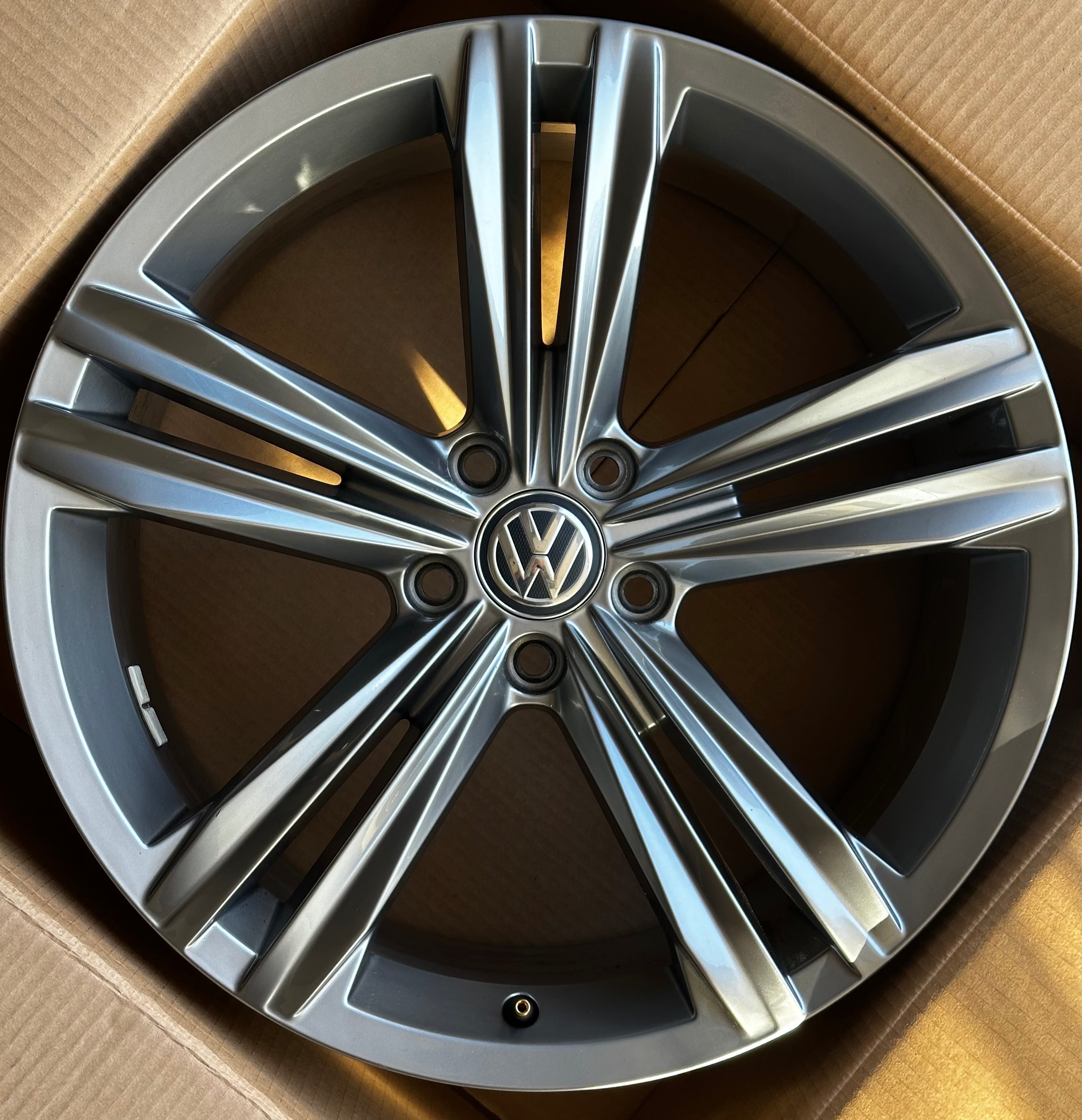 5NN601025D VW Tiguan R-Line Sebring 8,5Jx19 ET38 Original Alufelge 19 Zoll Einzelfelge