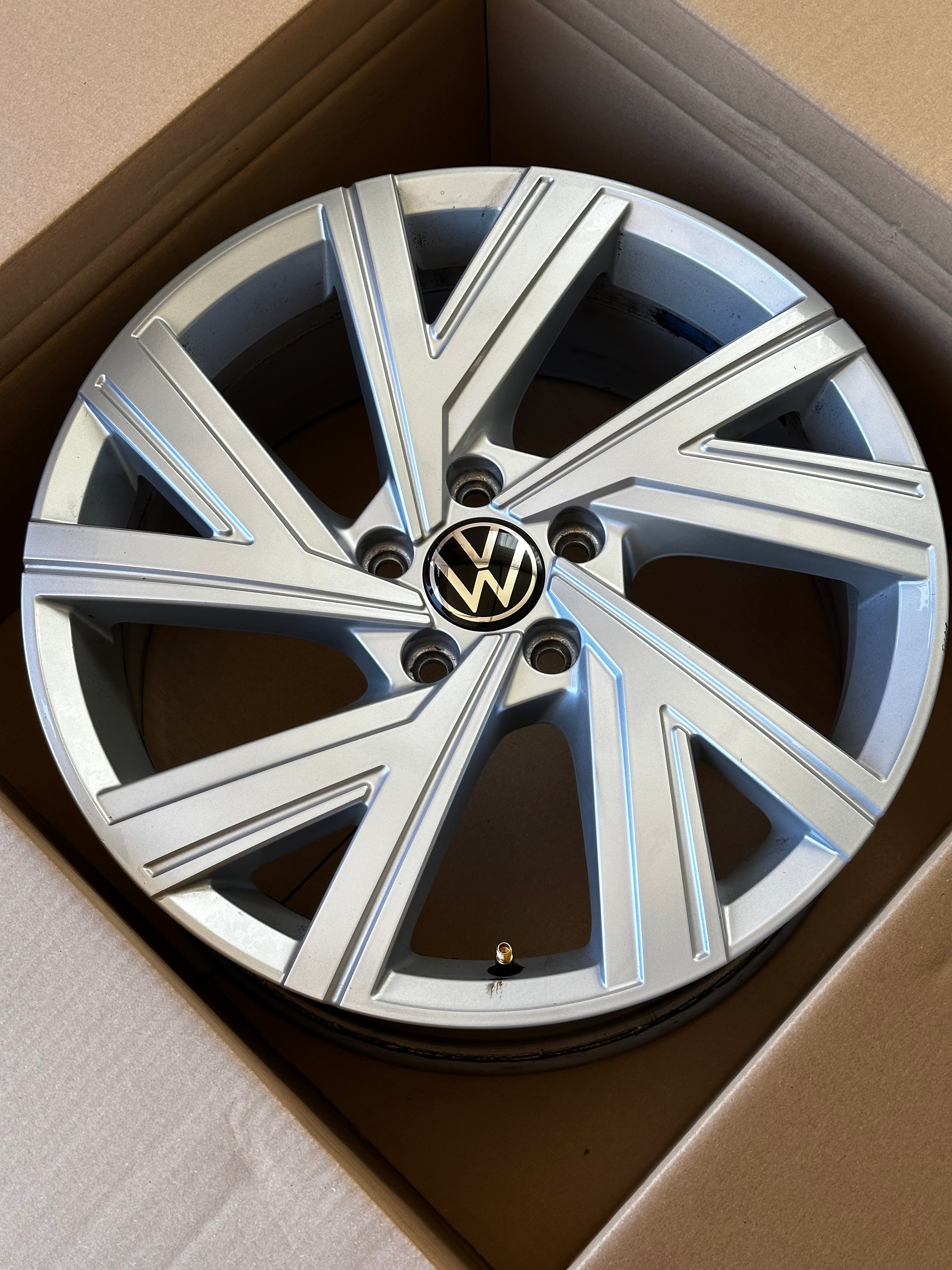 1X Original 5H0601025AB / M VW Alufelge Bergamo Felge 7,5Jx18 ET51