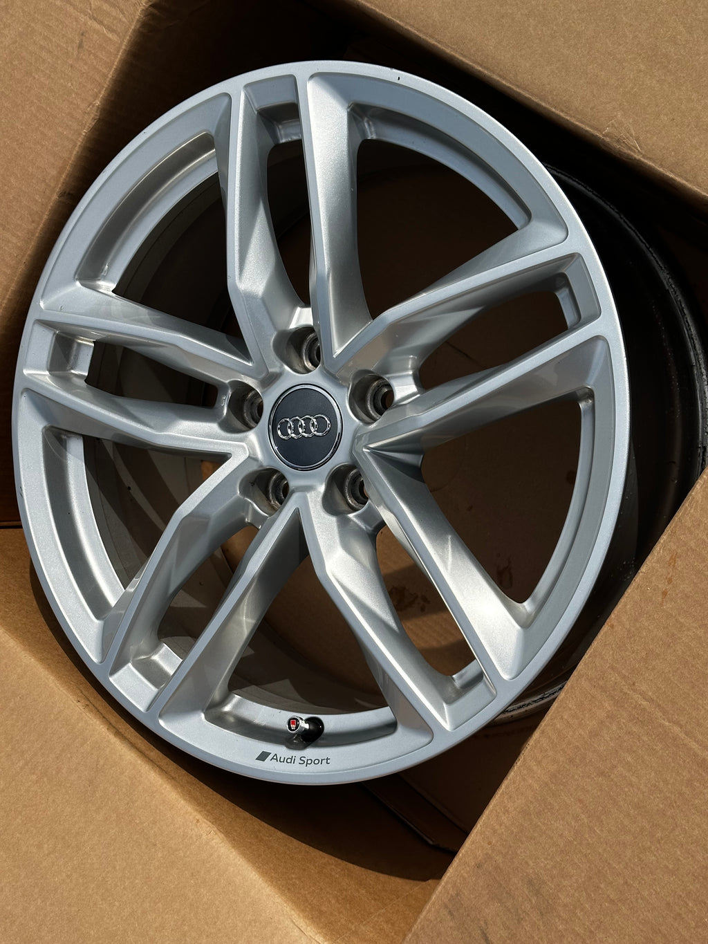 Original Audi A4 B9 Alufelge 8W0601025EB – 8Jx18 ET40