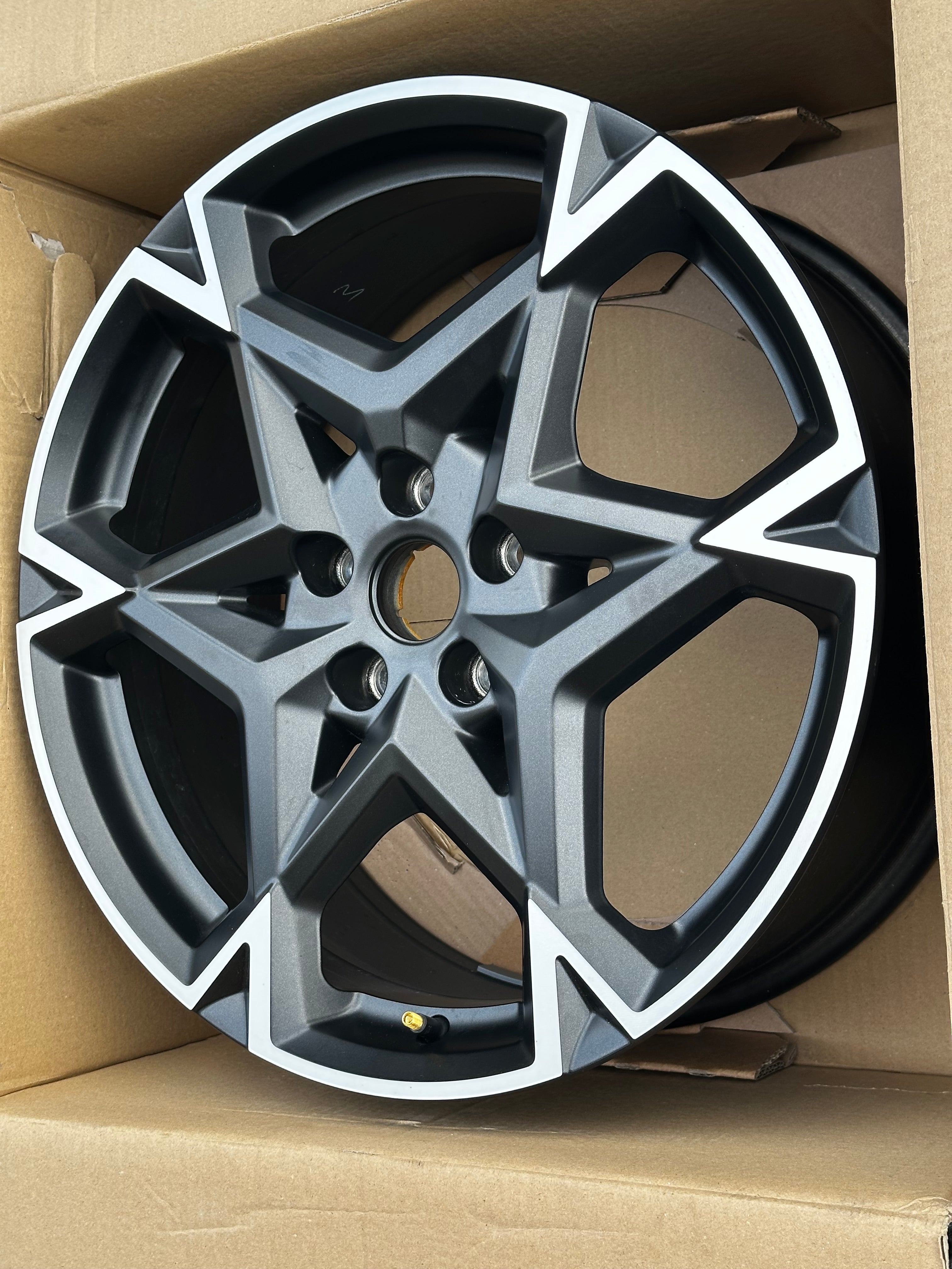 Original Seat Leon Cupra VZ 19 Zoll Alufelge 8Jx19 ET49 5FA601025AE Neuwertig