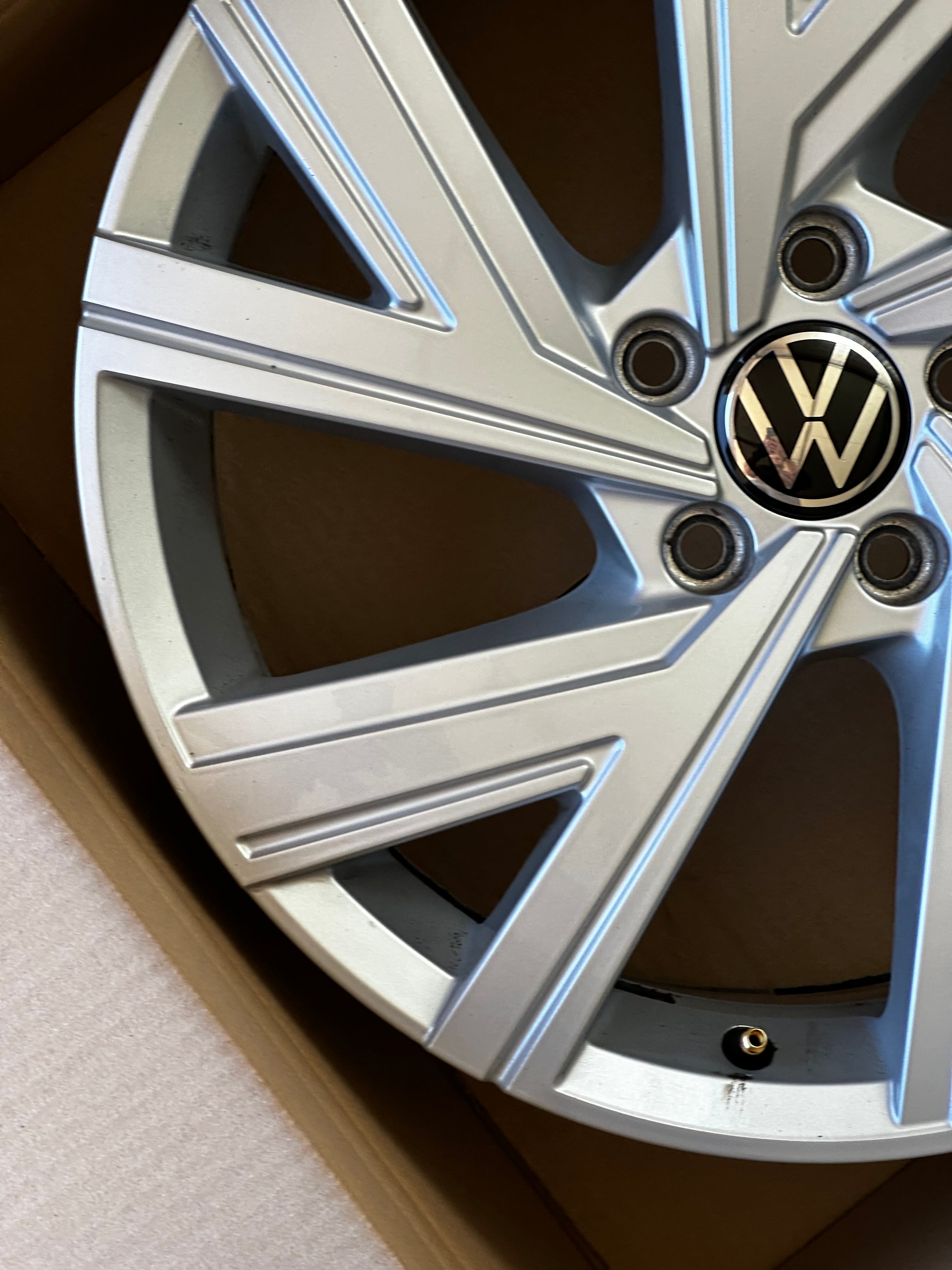 1X Original 5H0601025AB / M VW Alufelge Bergamo Felge 7,5Jx18 ET51