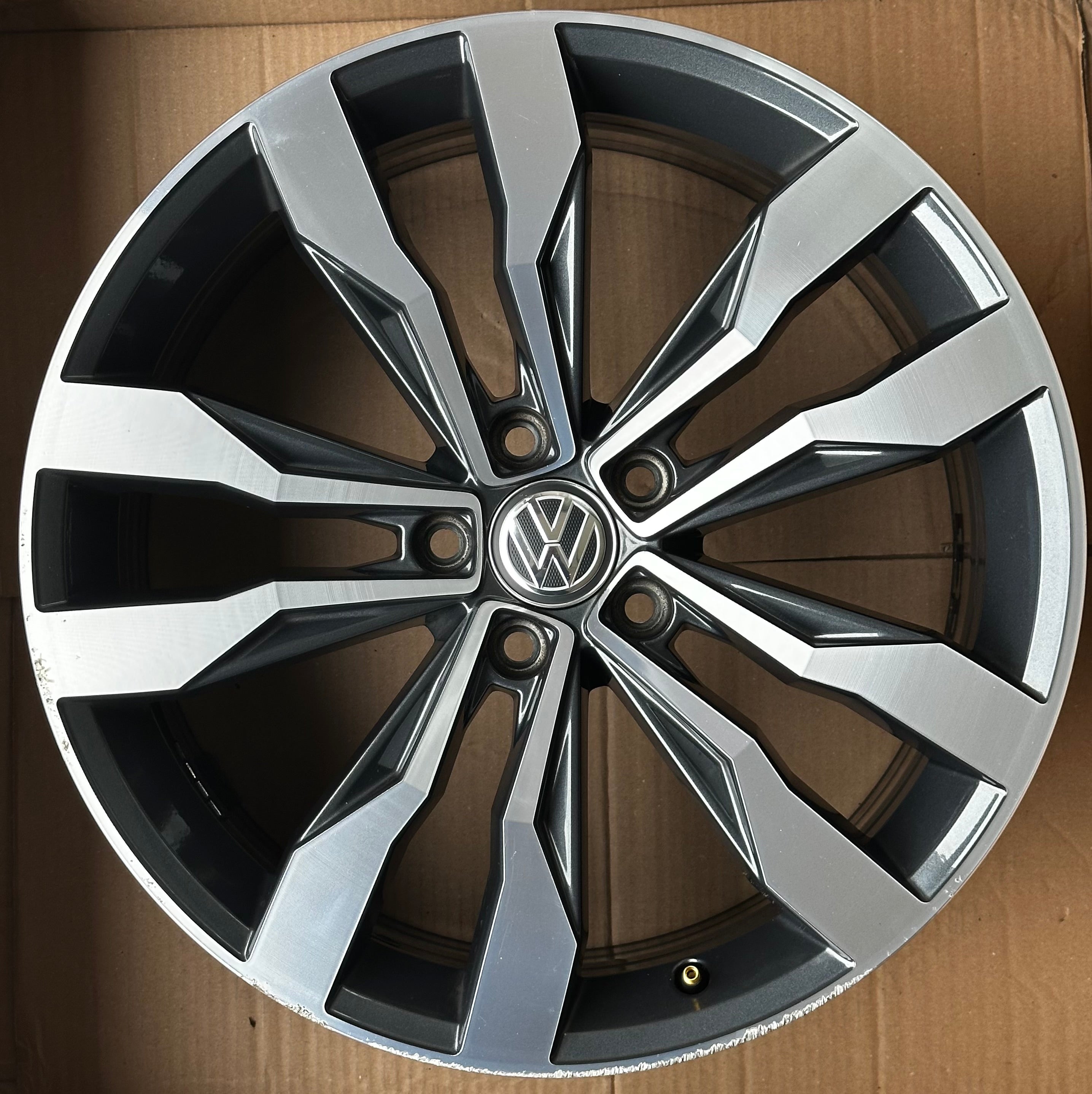 2GA601025F 19 ZOLL Original Suzuka Wheel VW TRoc 8Jx19 ET47