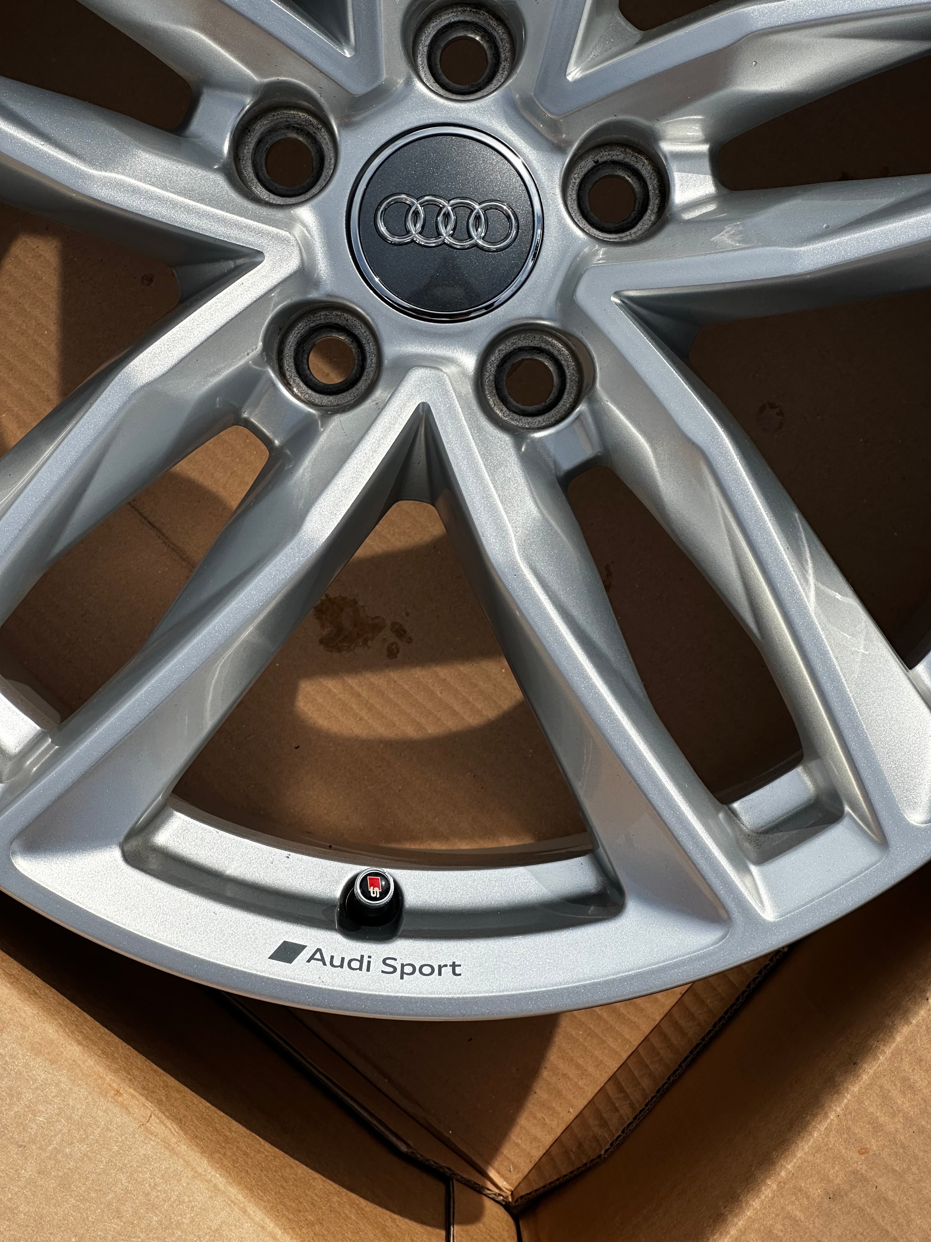 Original Audi A4 B9 Alufelge 8W0601025EB – 8Jx18 ET40
