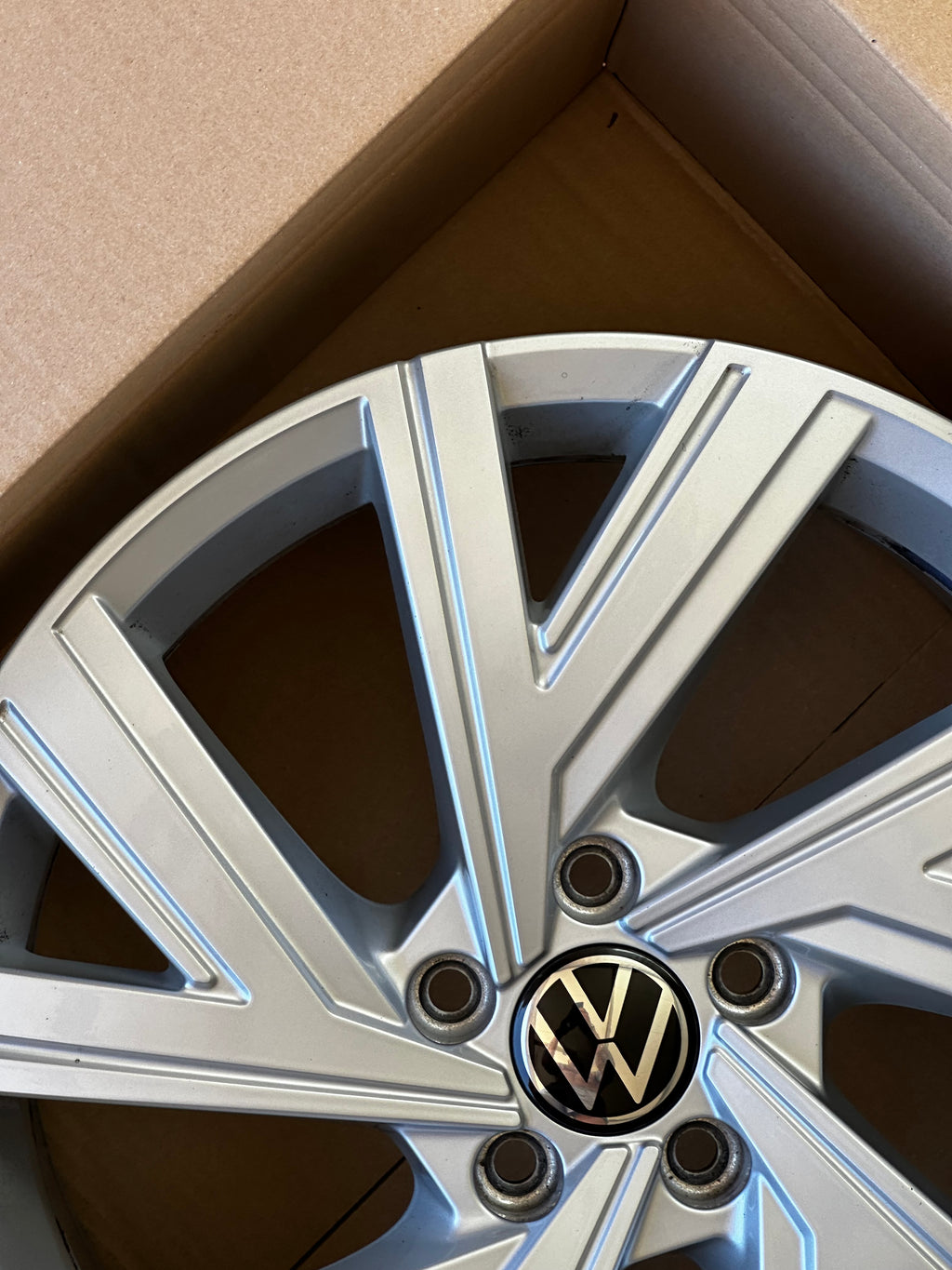 1X Original 5H0601025AB / M VW Alufelge Bergamo Felge 7,5Jx18 ET51