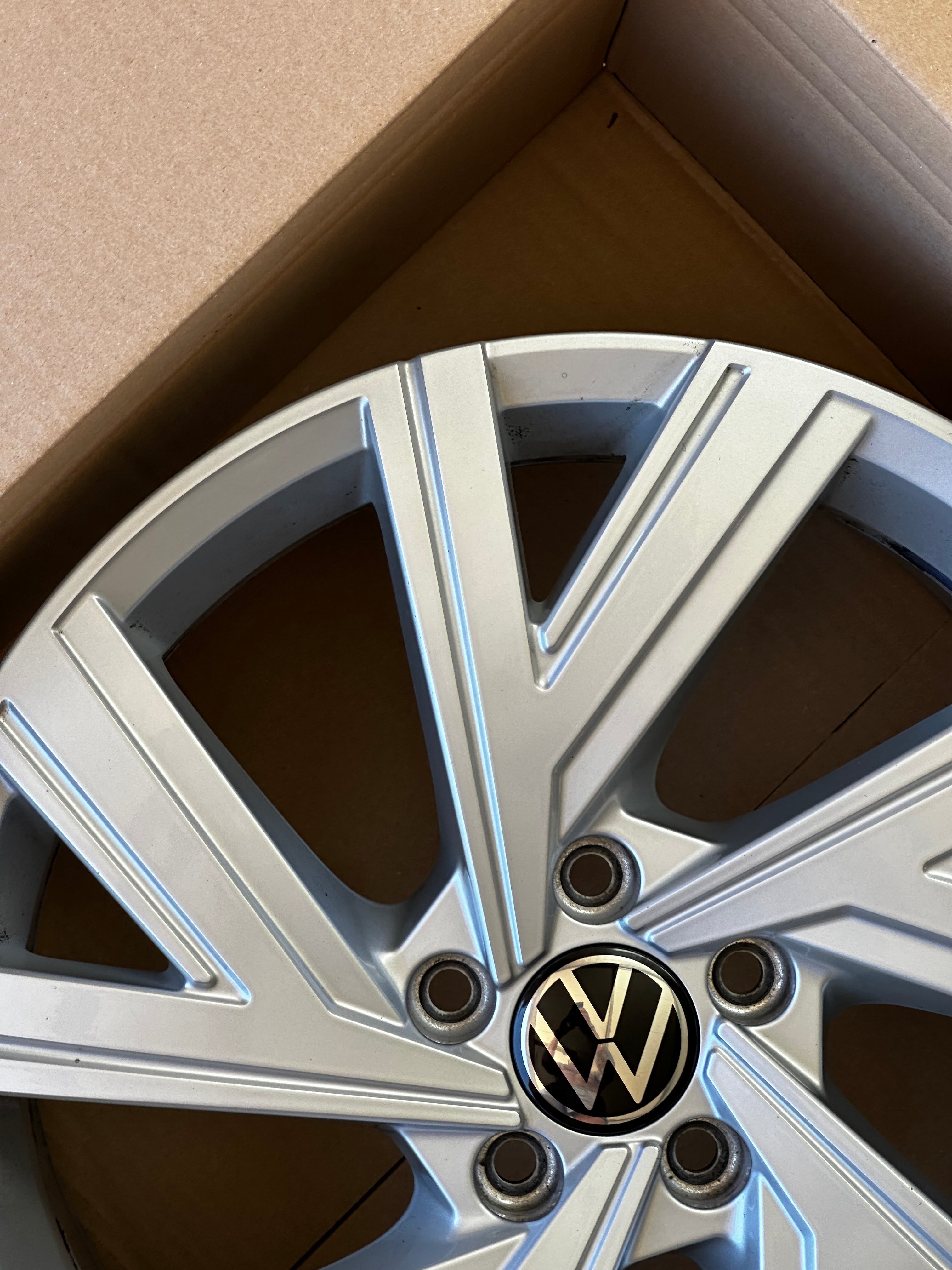 1X Original 5H0601025AB / M VW Alufelge Bergamo Felge 7,5Jx18 ET51